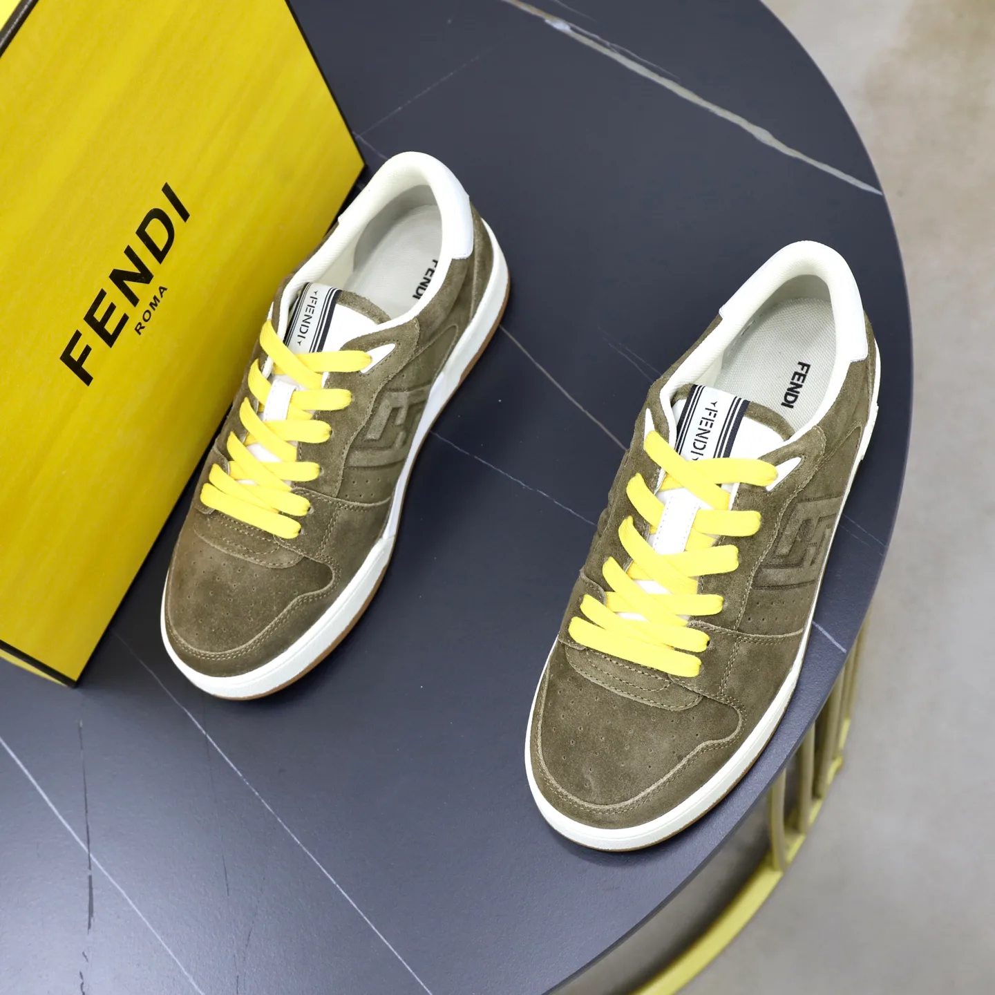 Кроссовки Женские Fendi 18516276