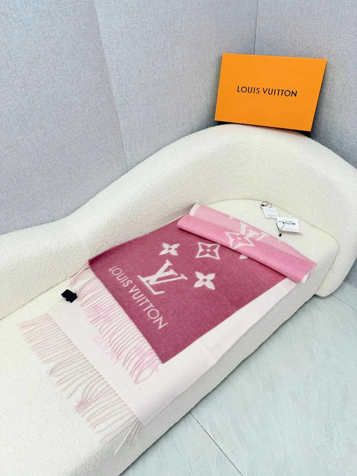 Шарфы Louis Vuitton 18322328