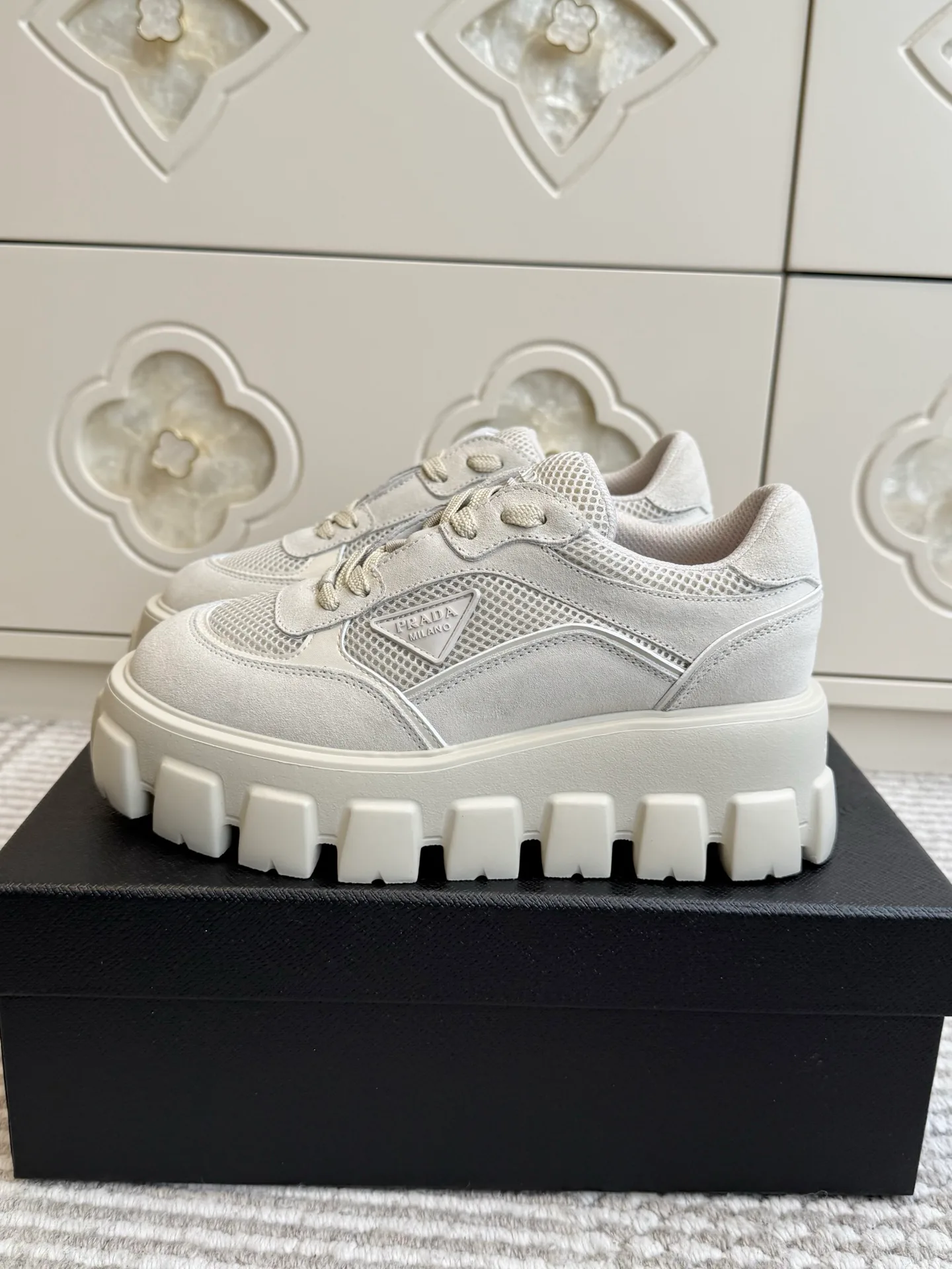 Кроссовки Женские Prada 18261280