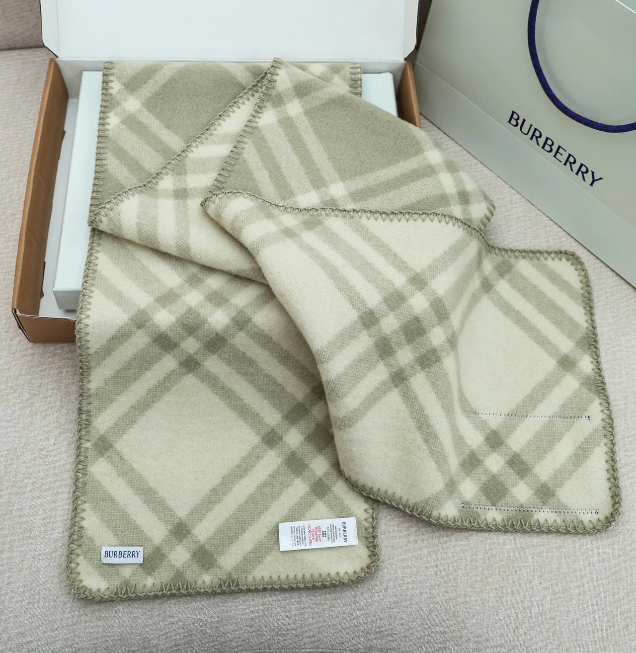 Шарфы Burberry 692740