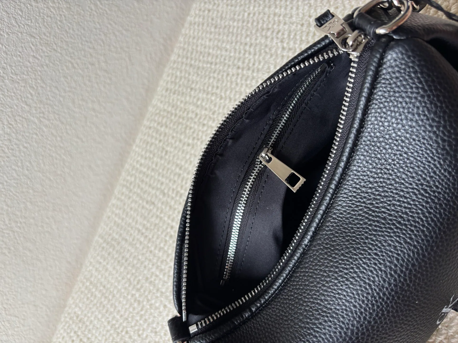 Сумки На Ремне Женские Calvin Klein 347327