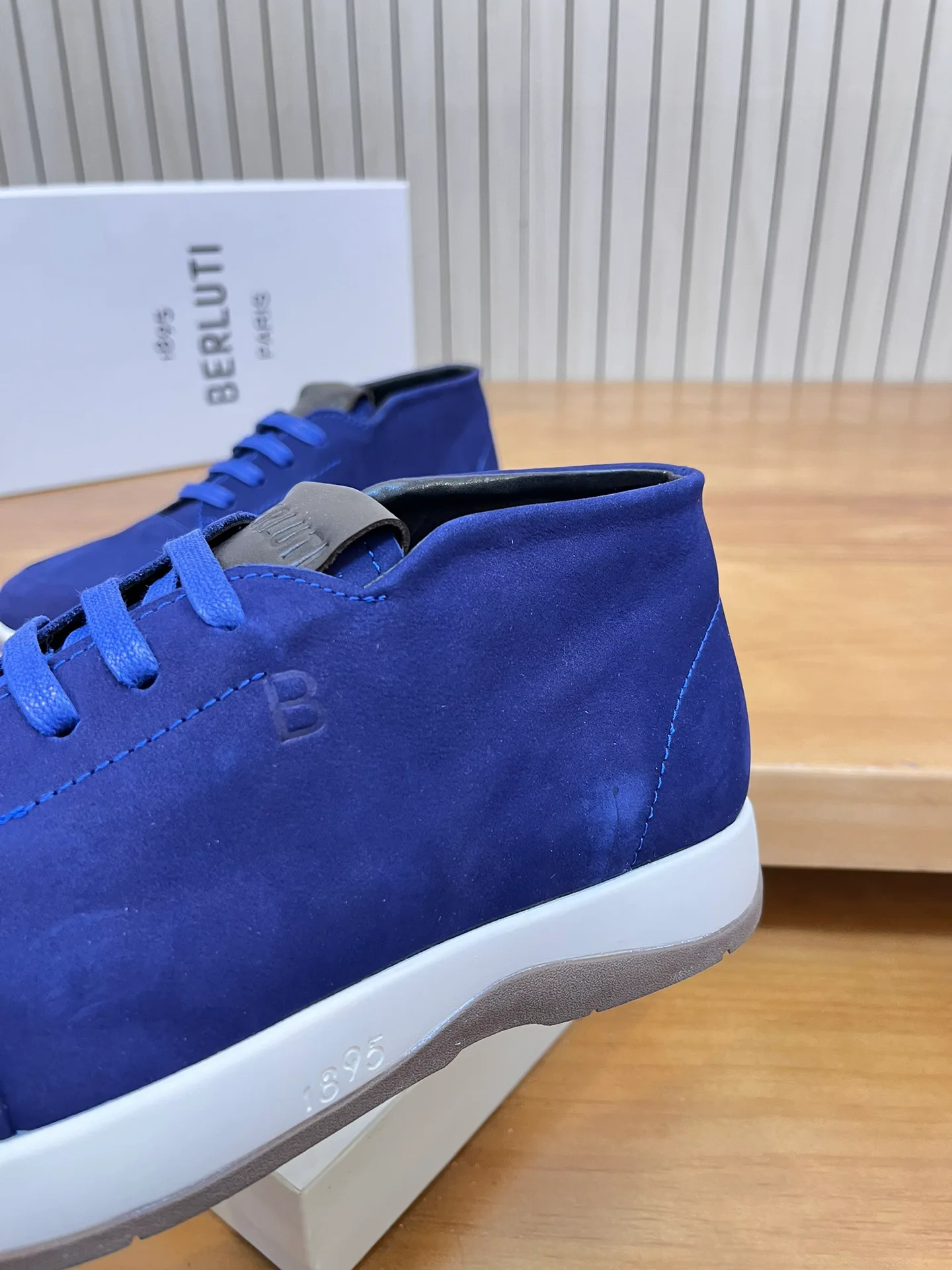 Кроссовки Женские Berluti 462856