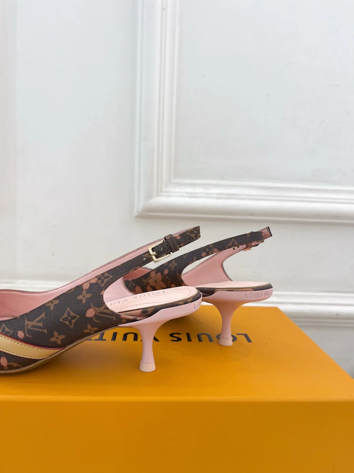 Туфли Женские Louis Vuitton 11458181