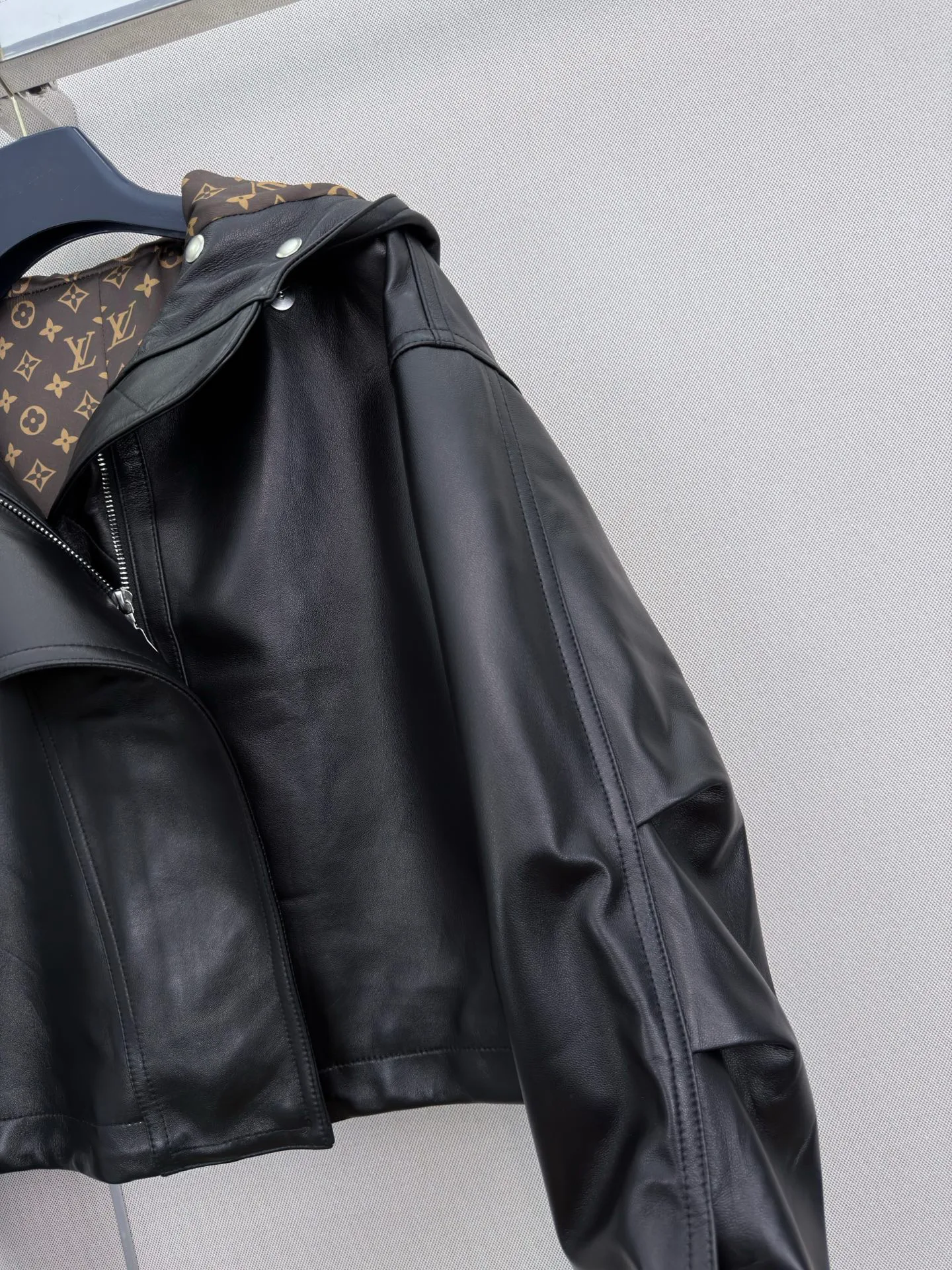 Кожаные Куртки И Дублёнки Женские Louis Vuitton 18113275