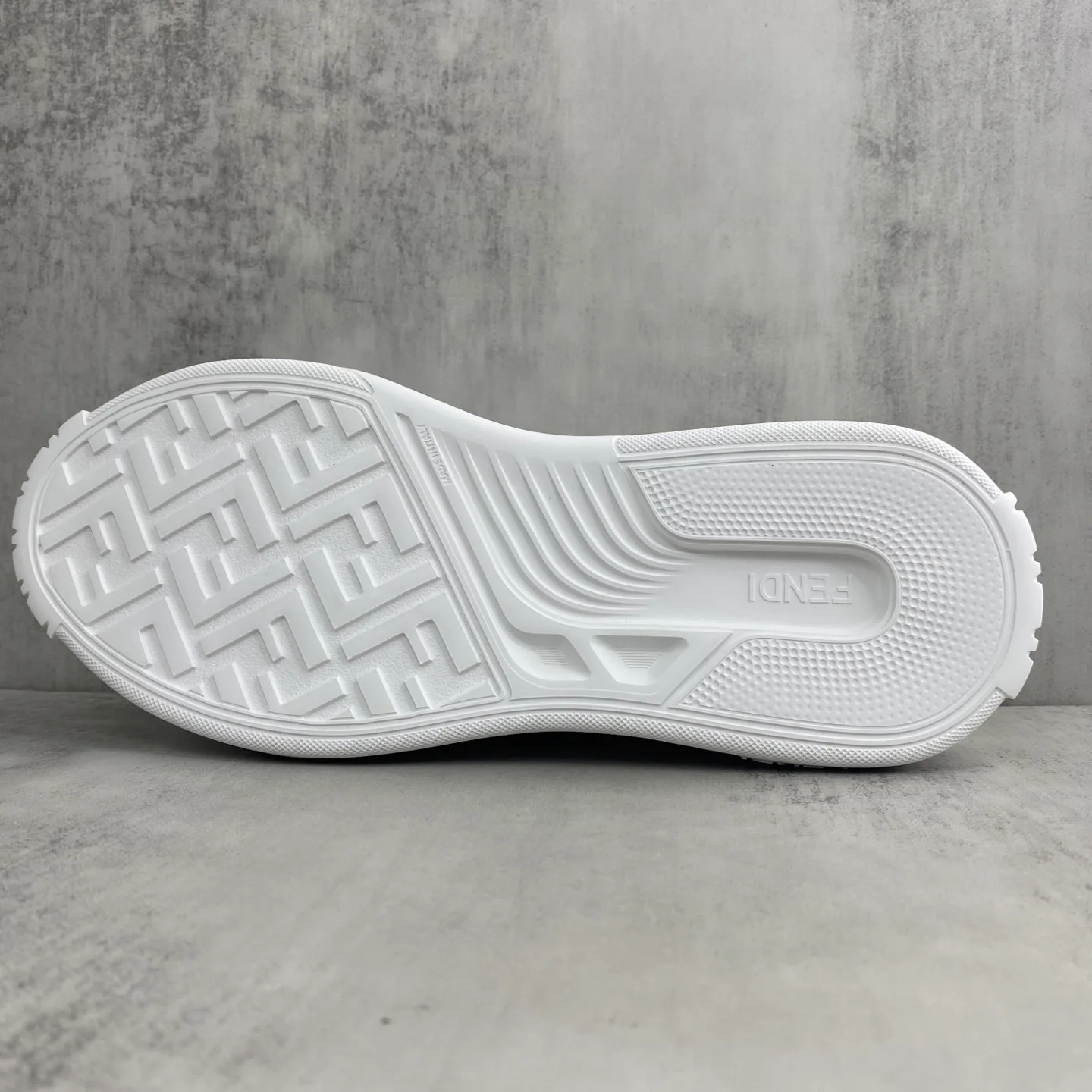 Кроссовки Мужские Fendi 275349