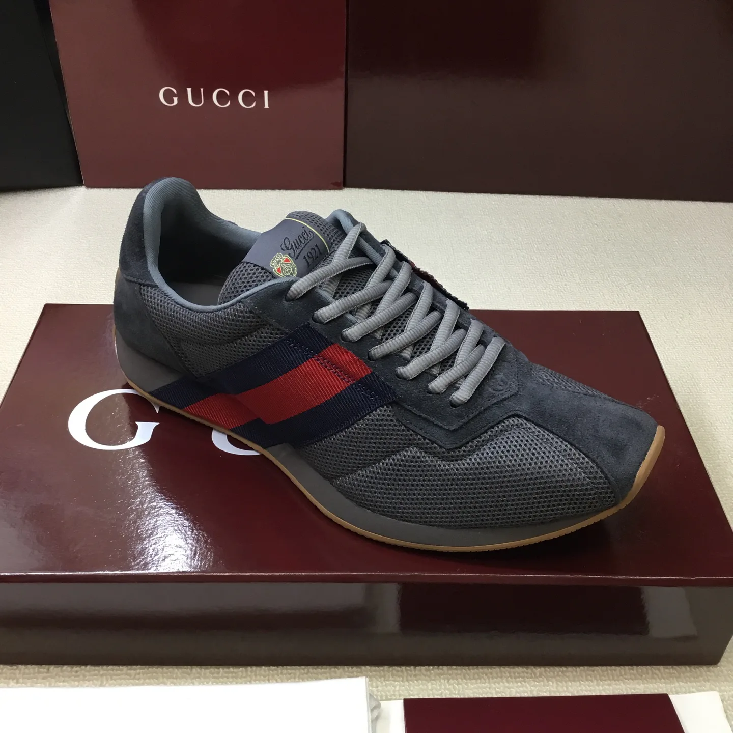 Кроссовки Женские Gucci 18773886