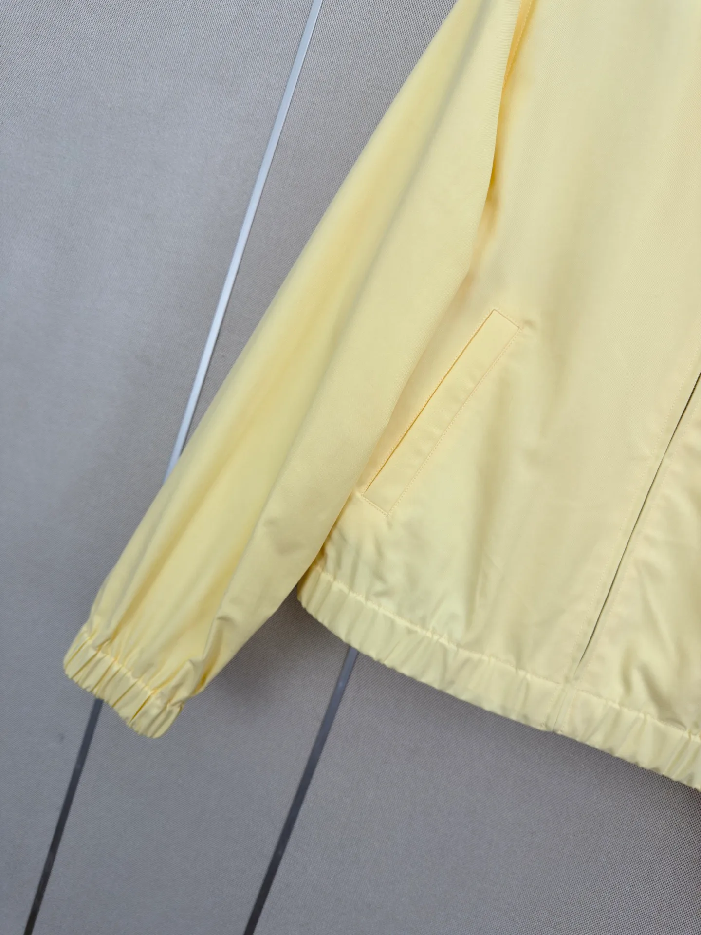 Куртки И Пуховики Женские Prada 18888263