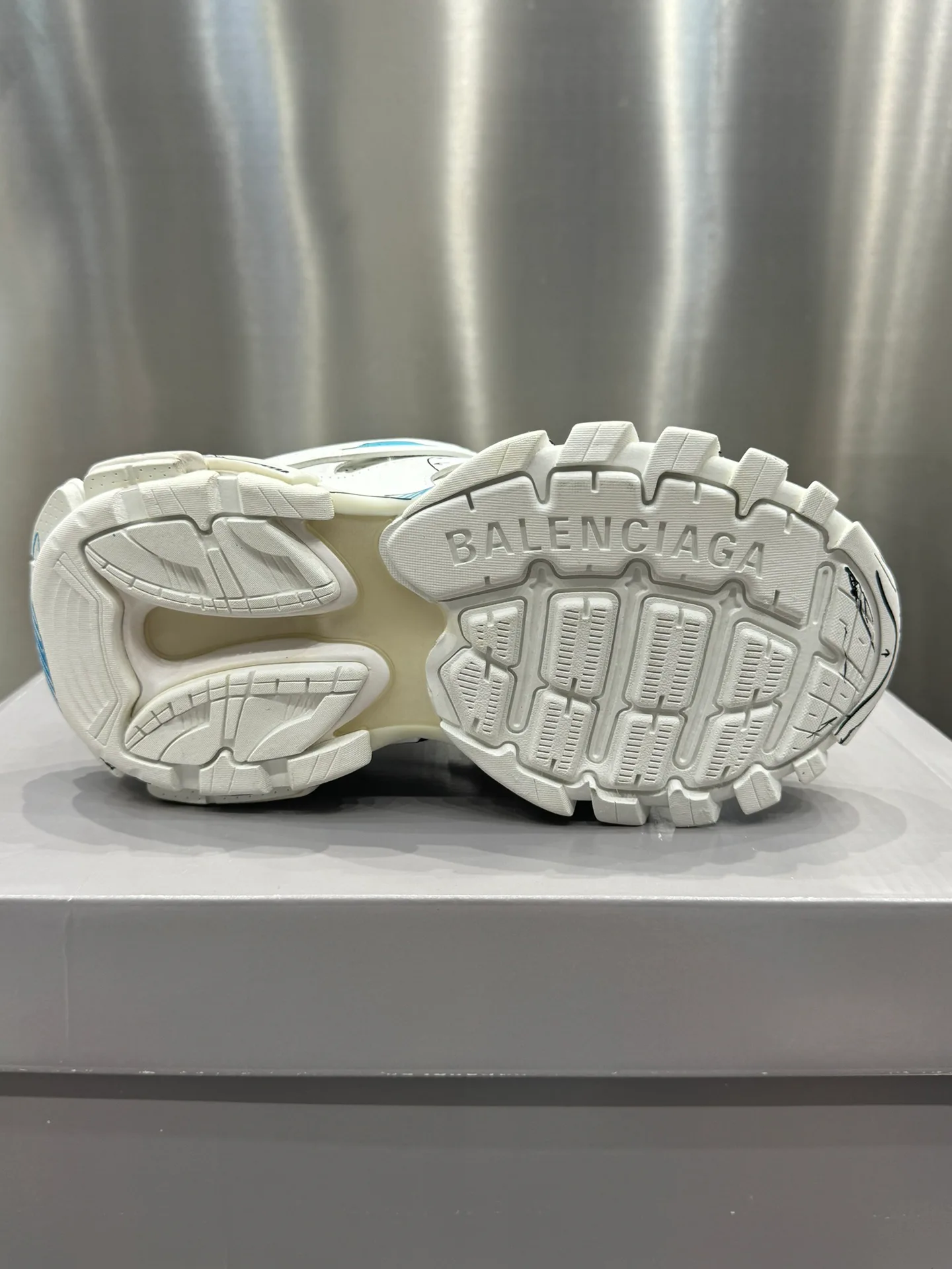 Кроссовки Женские Balenciaga 32173