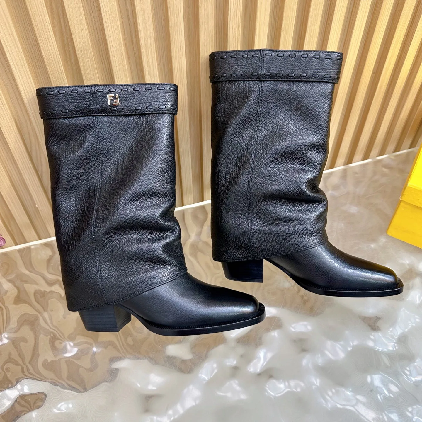 Сапоги Женские Fendi 18235444