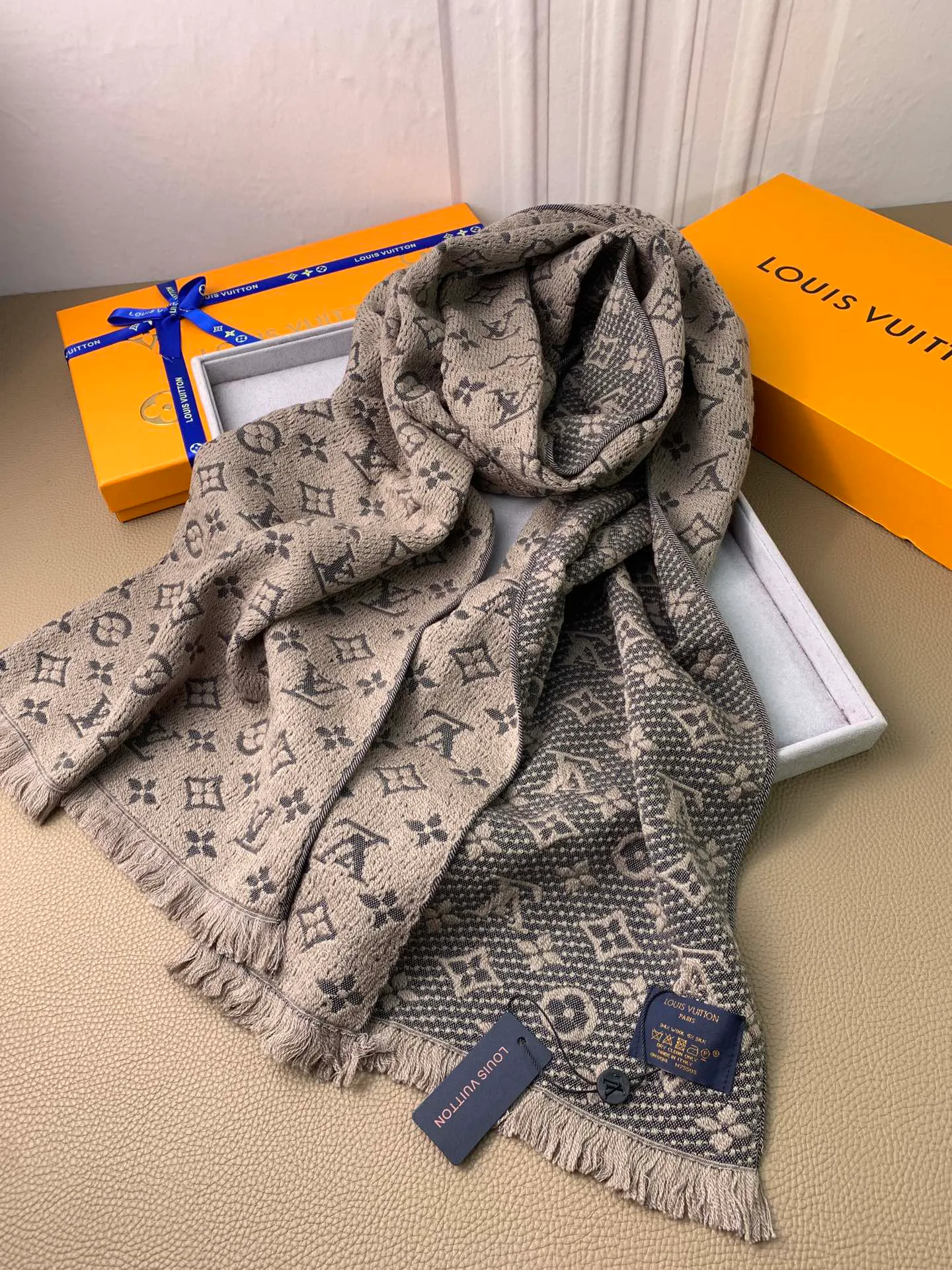 Шарфы Louis Vuitton 18525766