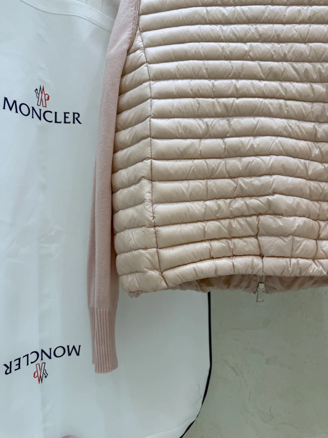 Куртки И Пуховики Женские Moncler 17918889
