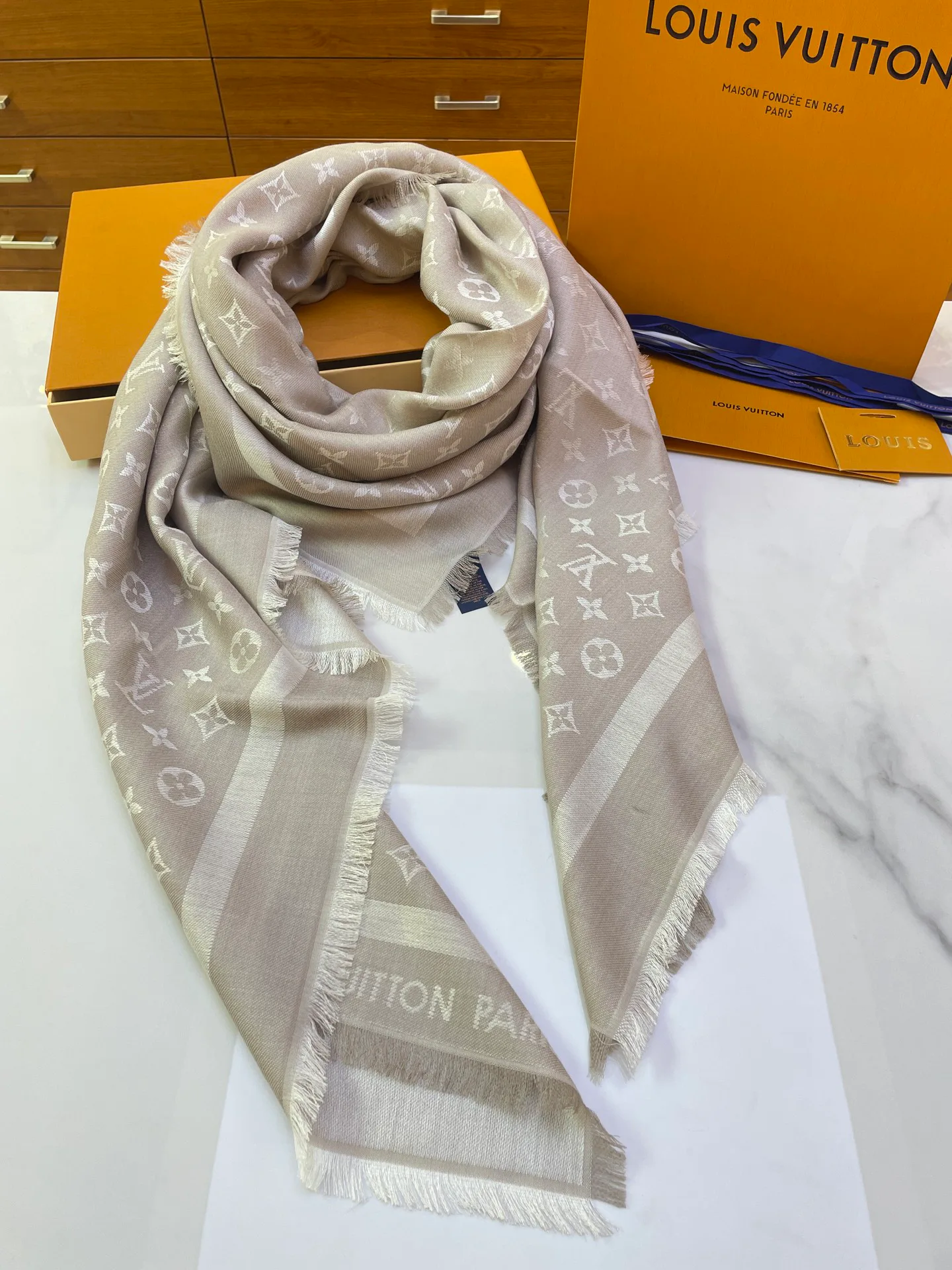 Шарфы Louis Vuitton 17928307
