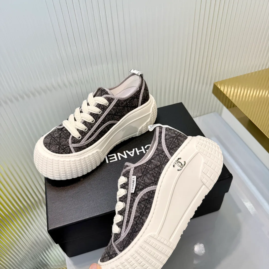 Кроссовки Женские Chanel 18366988
