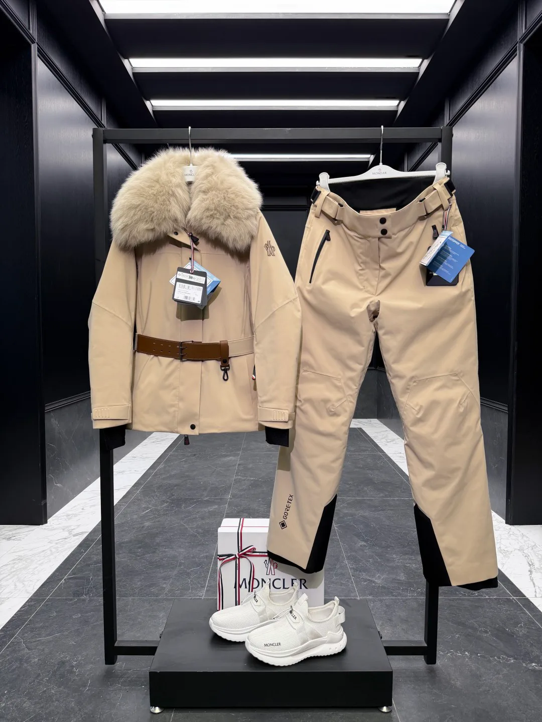 Куртки И Пуховики Женские Moncler 18725273