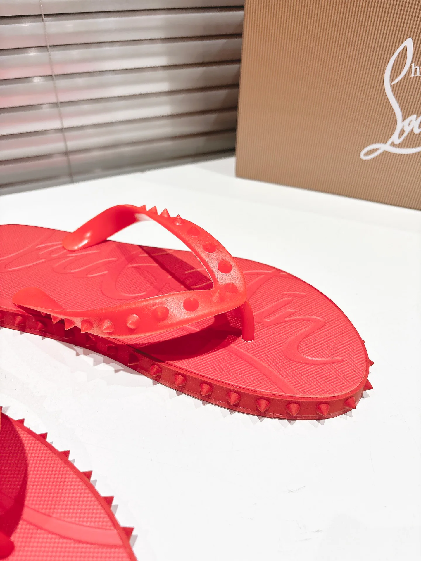 Шлепанцы Женские Christian Louboutin 17604586