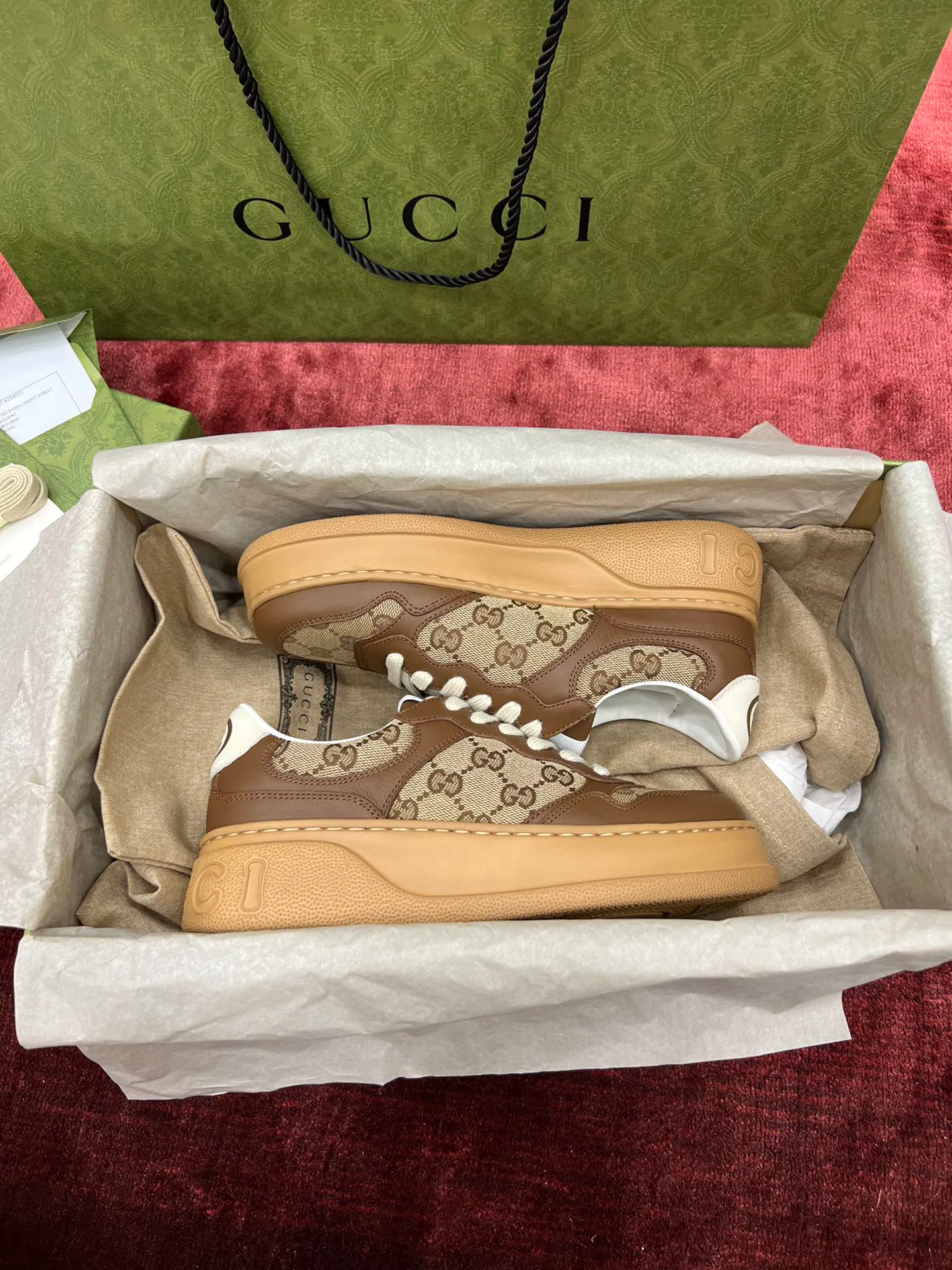 Кроссовки Женские Gucci 18995354