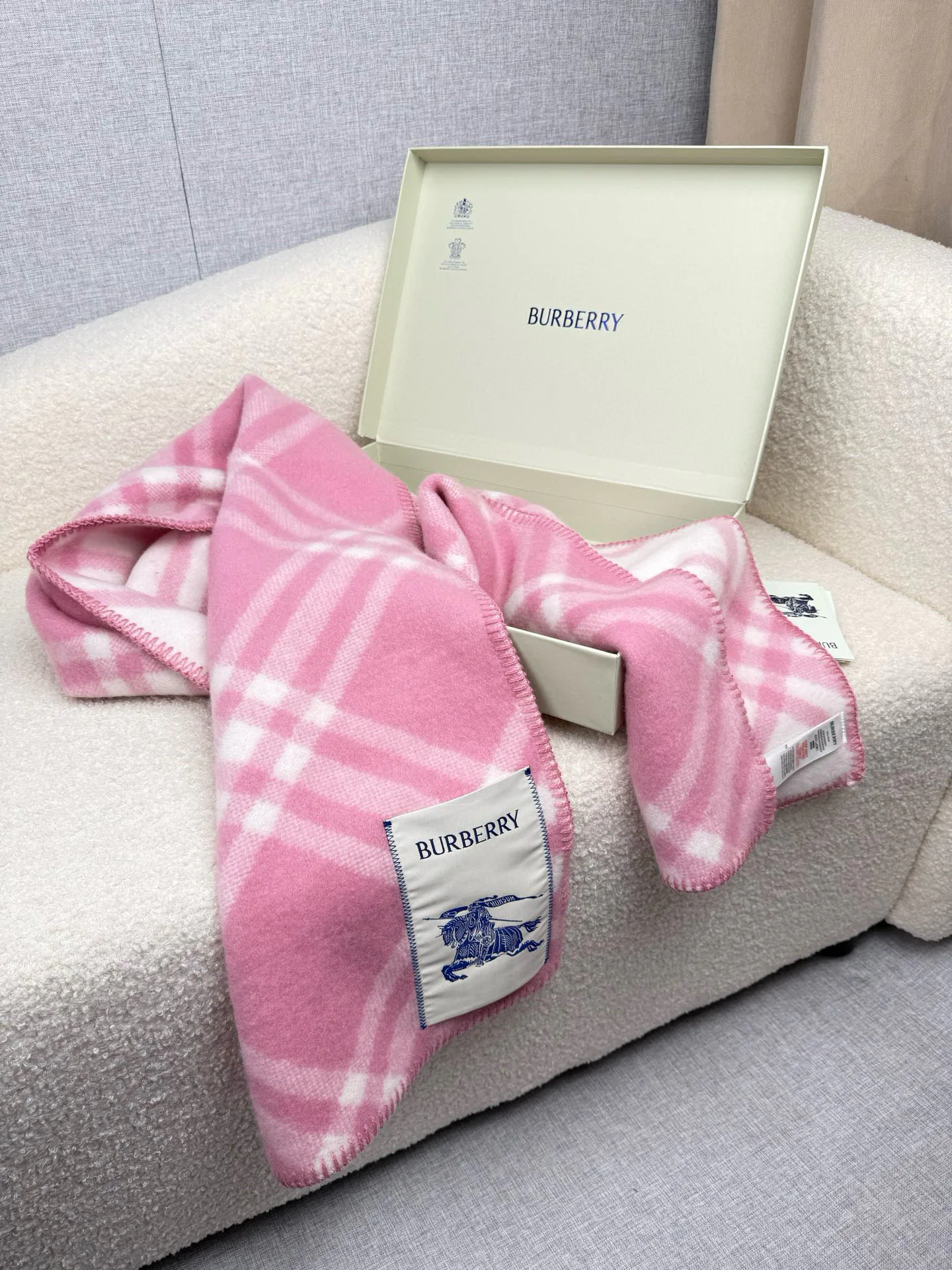 Шарфы Burberry 17948824