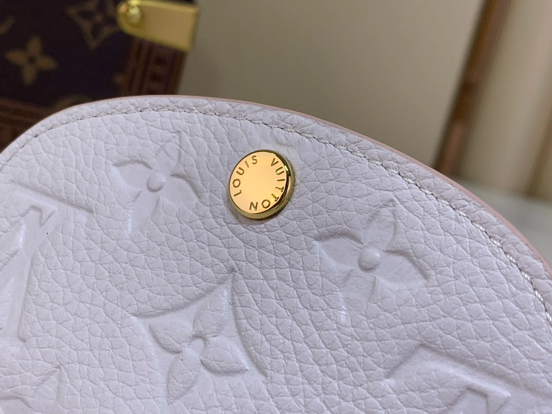 Клатчи Женские Louis Vuitton 17499373