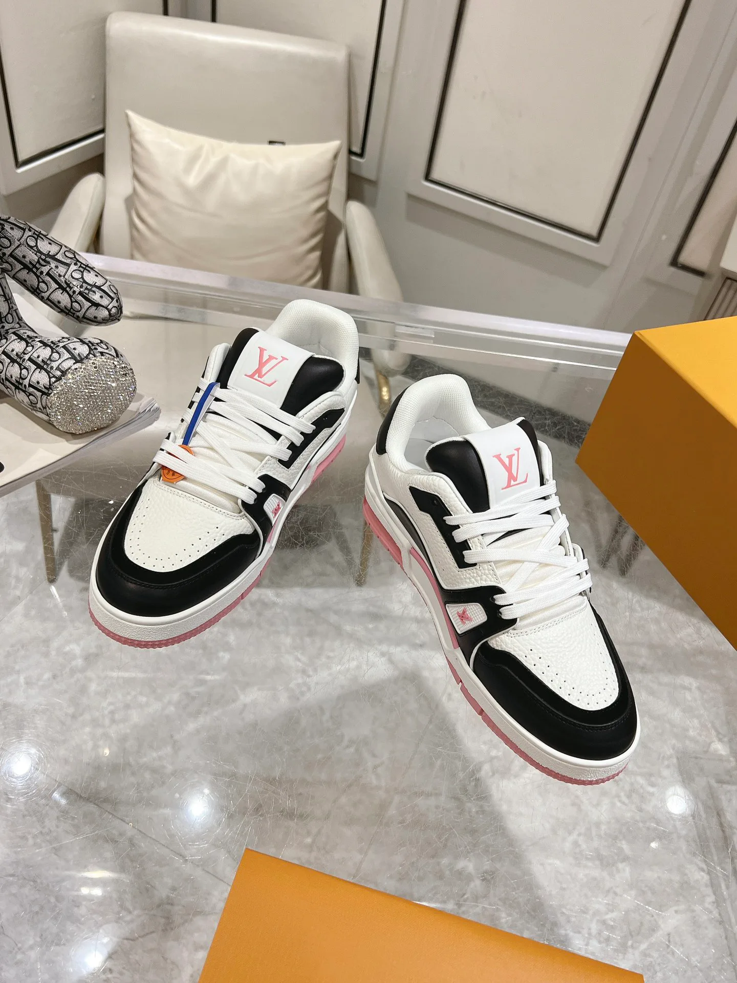 Кроссовки Женские Louis Vuitton 9970