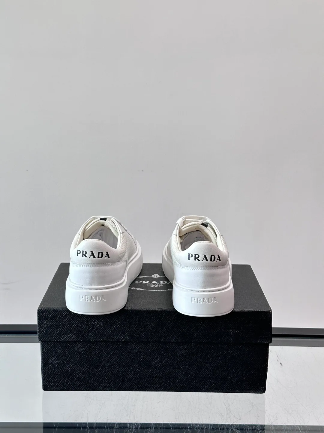 Кроссовки Женские Prada 17608036