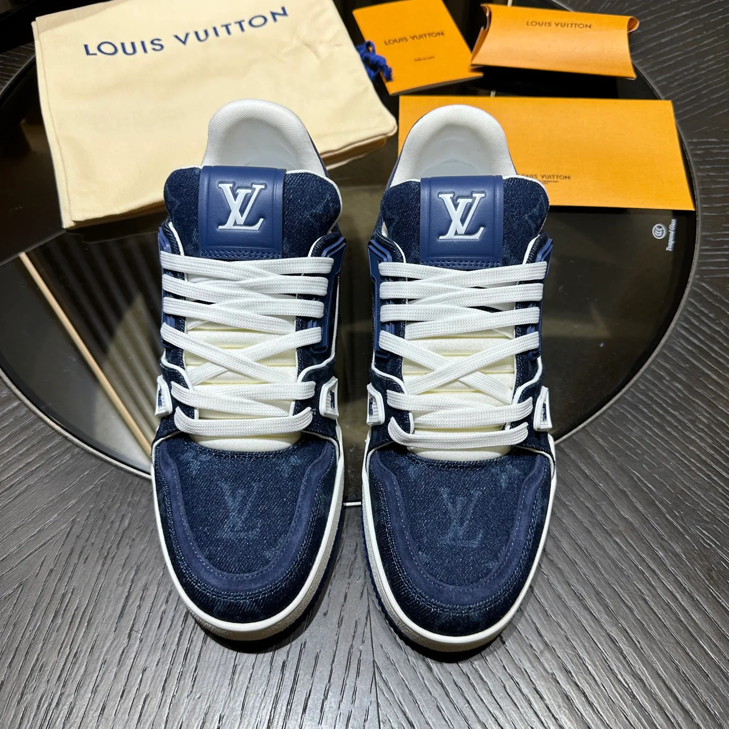 Кроссовки Женские Louis Vuitton 18192020