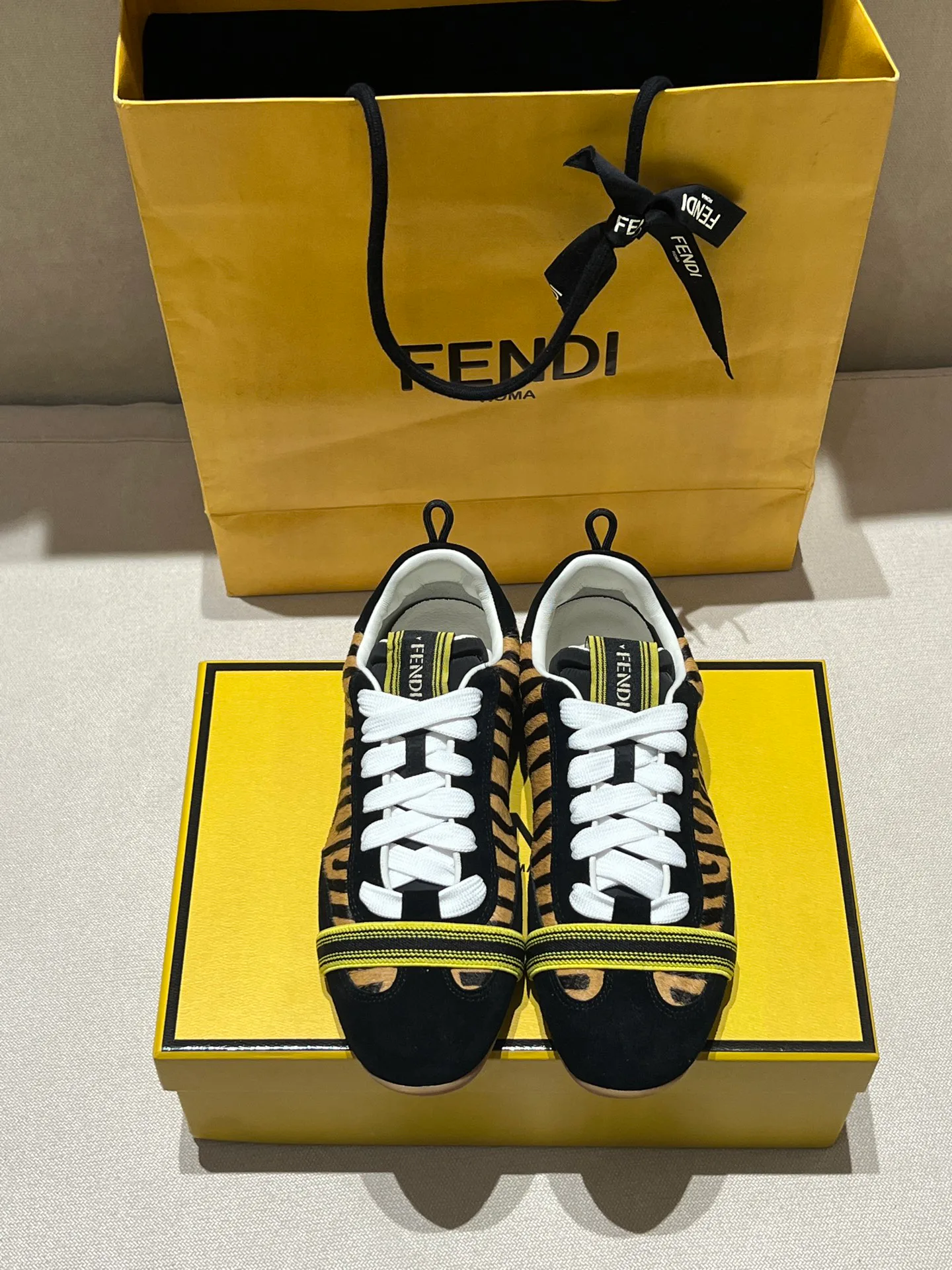 Кроссовки Женские Fendi 18278644
