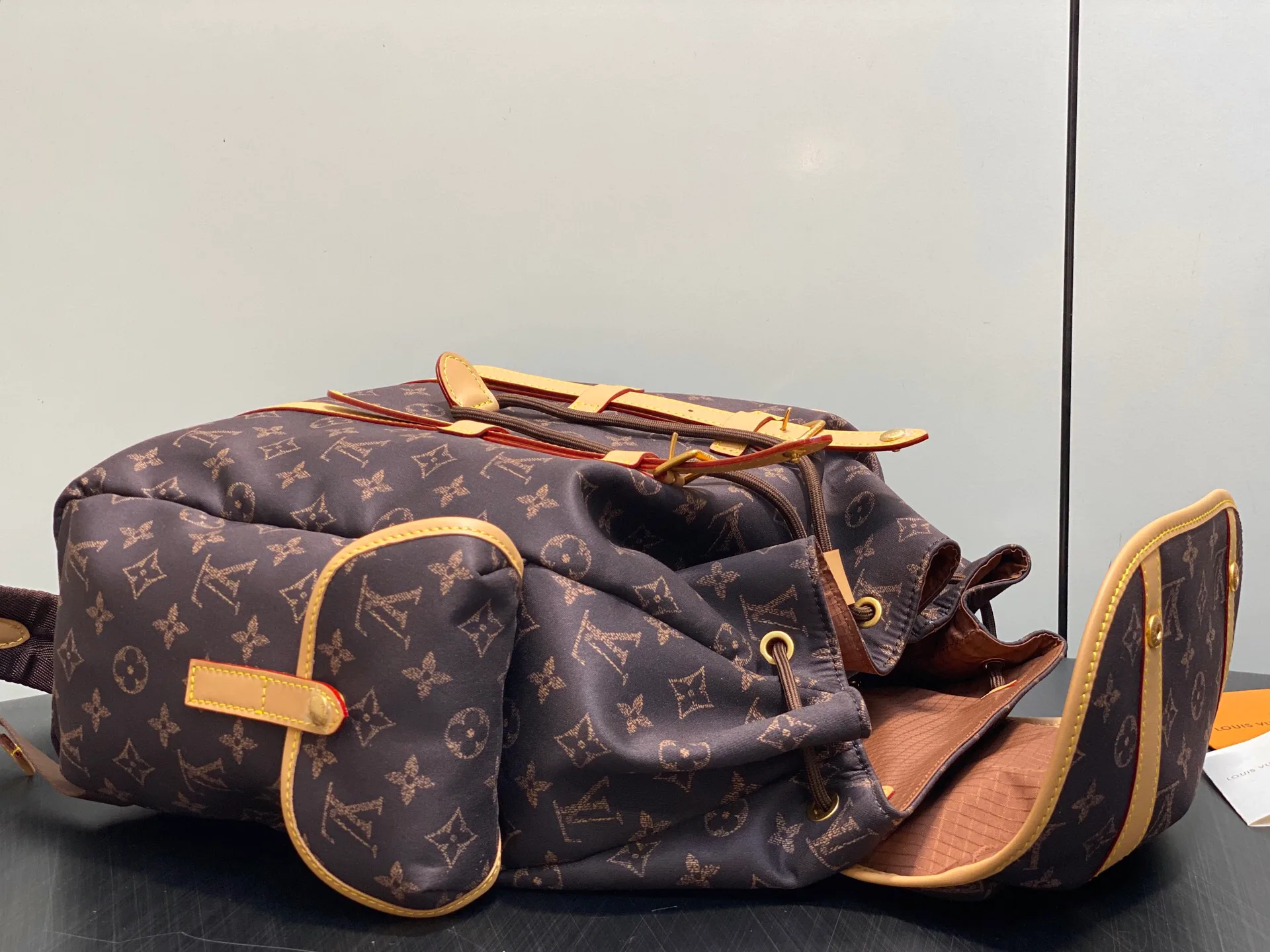 Рюкзаки Женские Louis Vuitton 18240340
