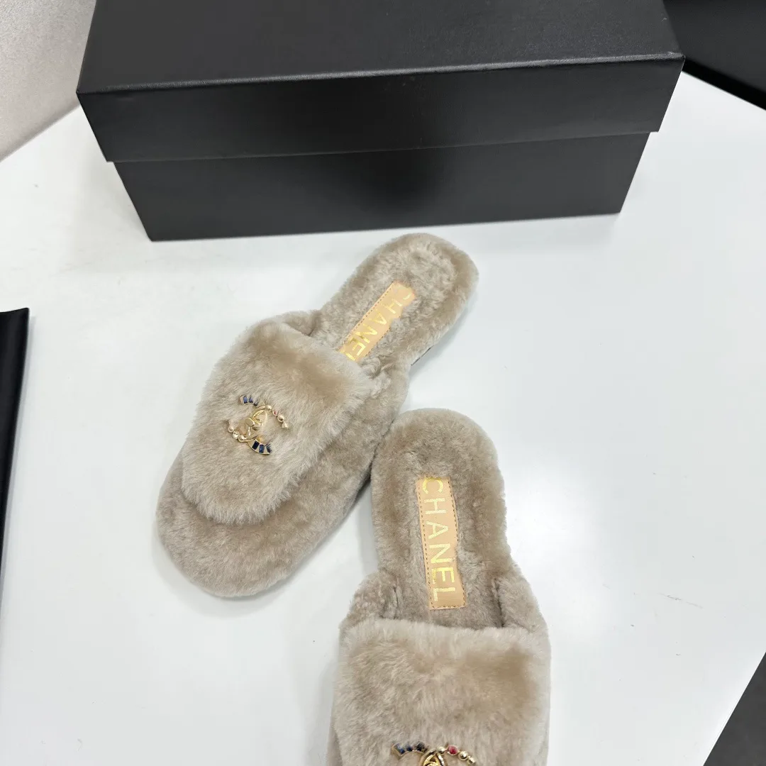 Тапочки Женские Chanel 18436110