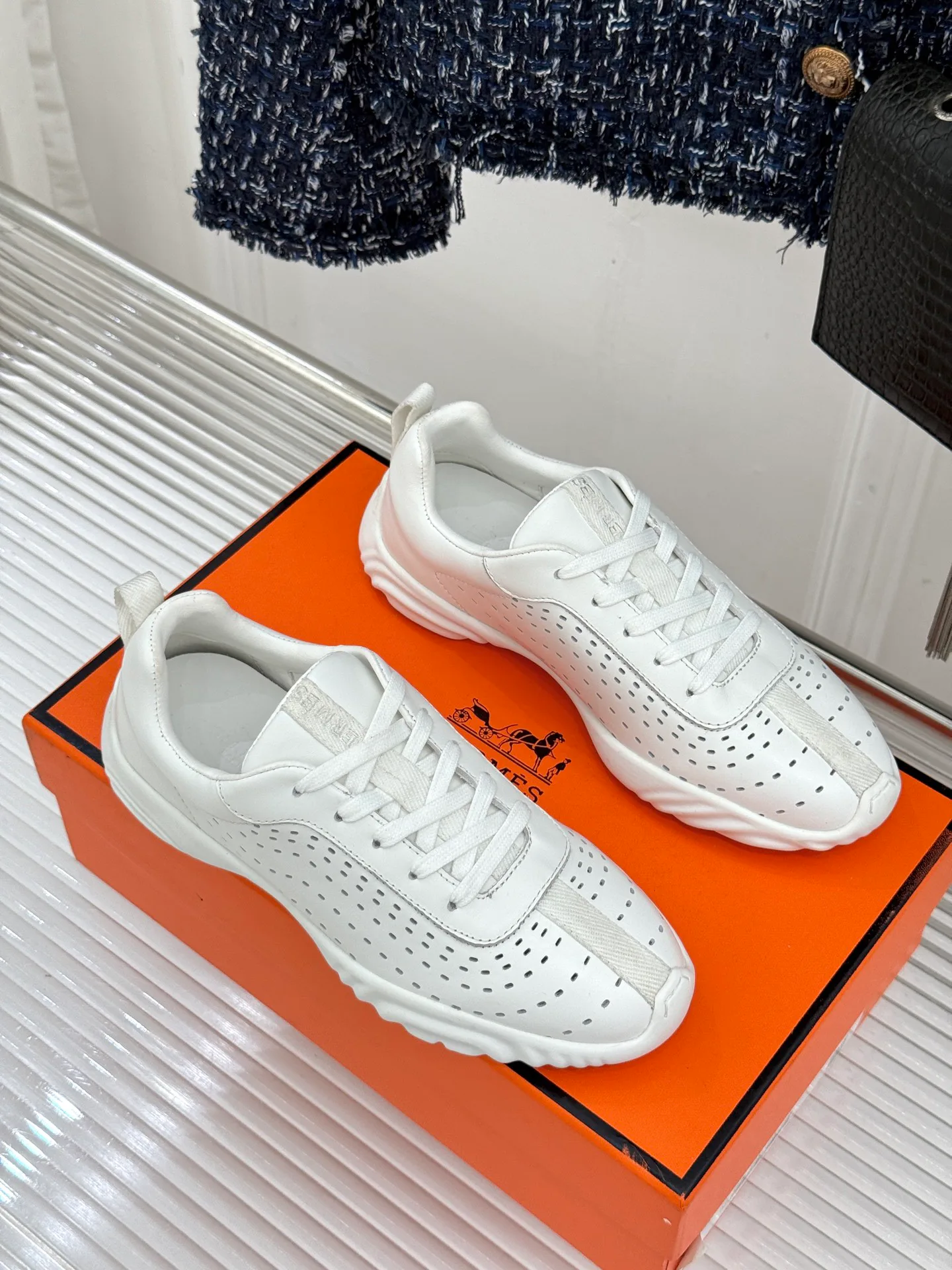 Кроссовки Женские Hermes 18636855