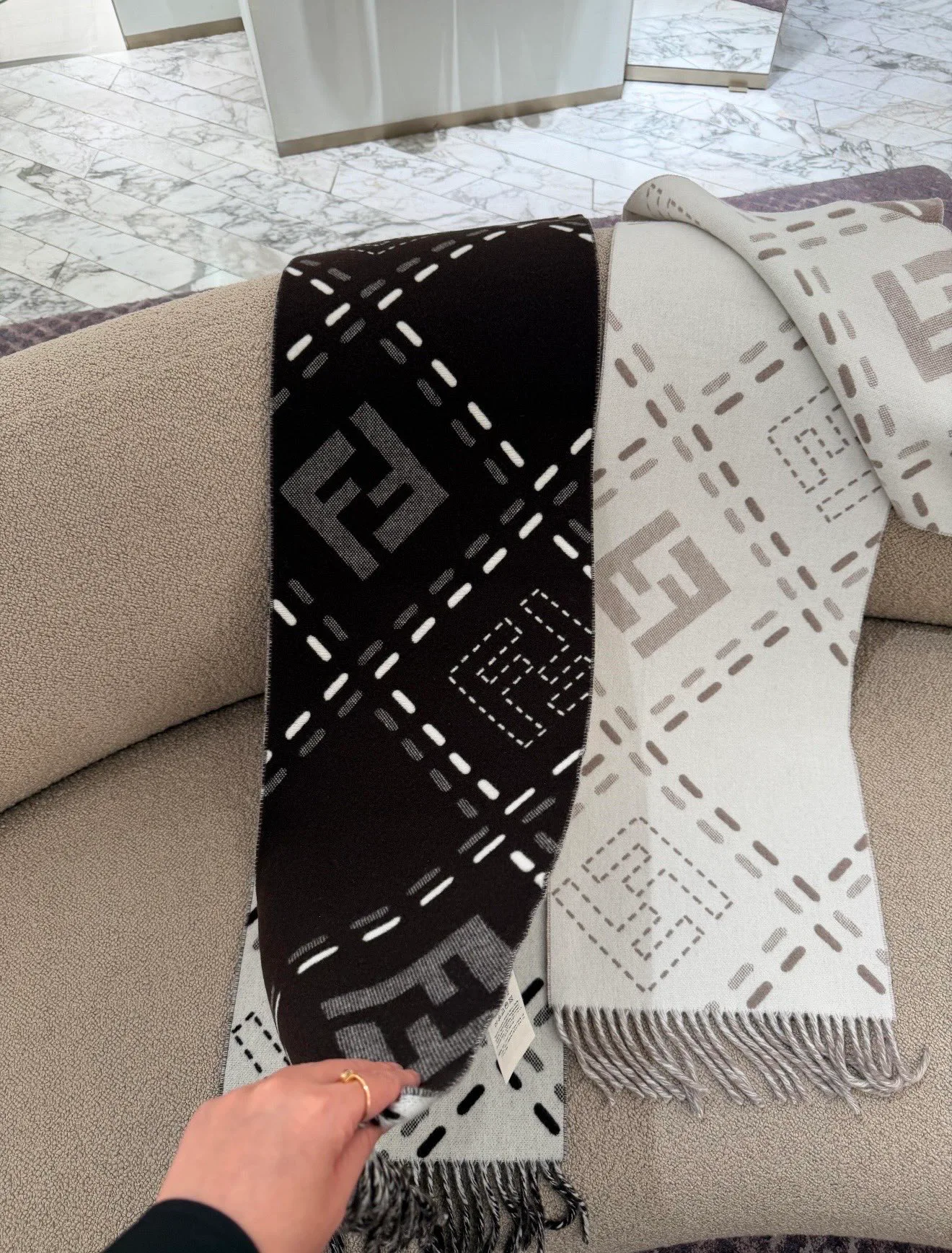 Шарфы Fendi 18426911