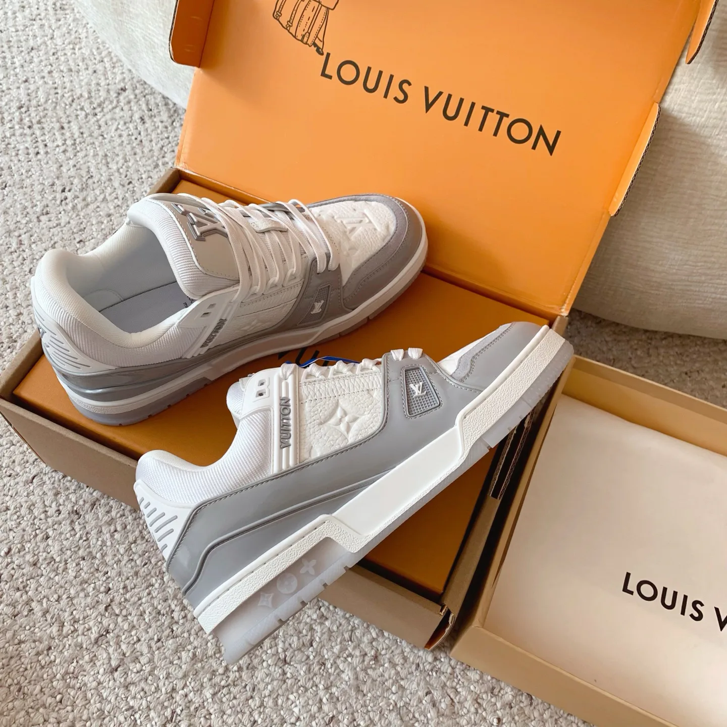 Кроссовки Женские Louis Vuitton 18375819