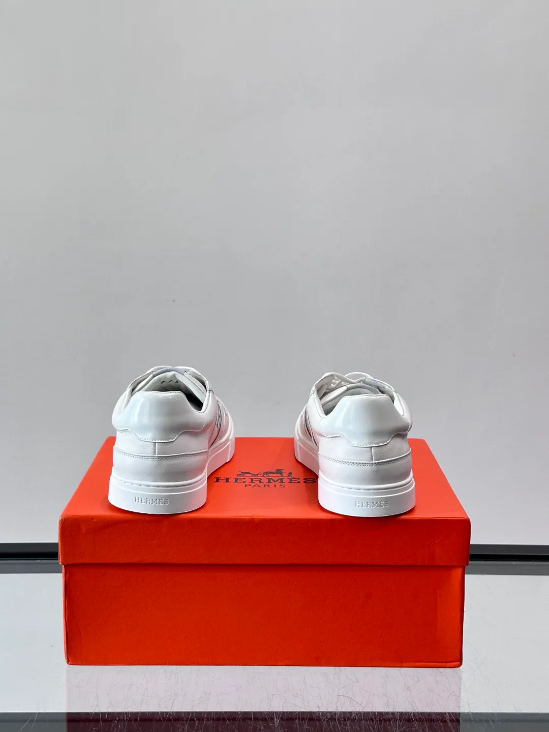 Кроссовки Женские Hermes 17349431