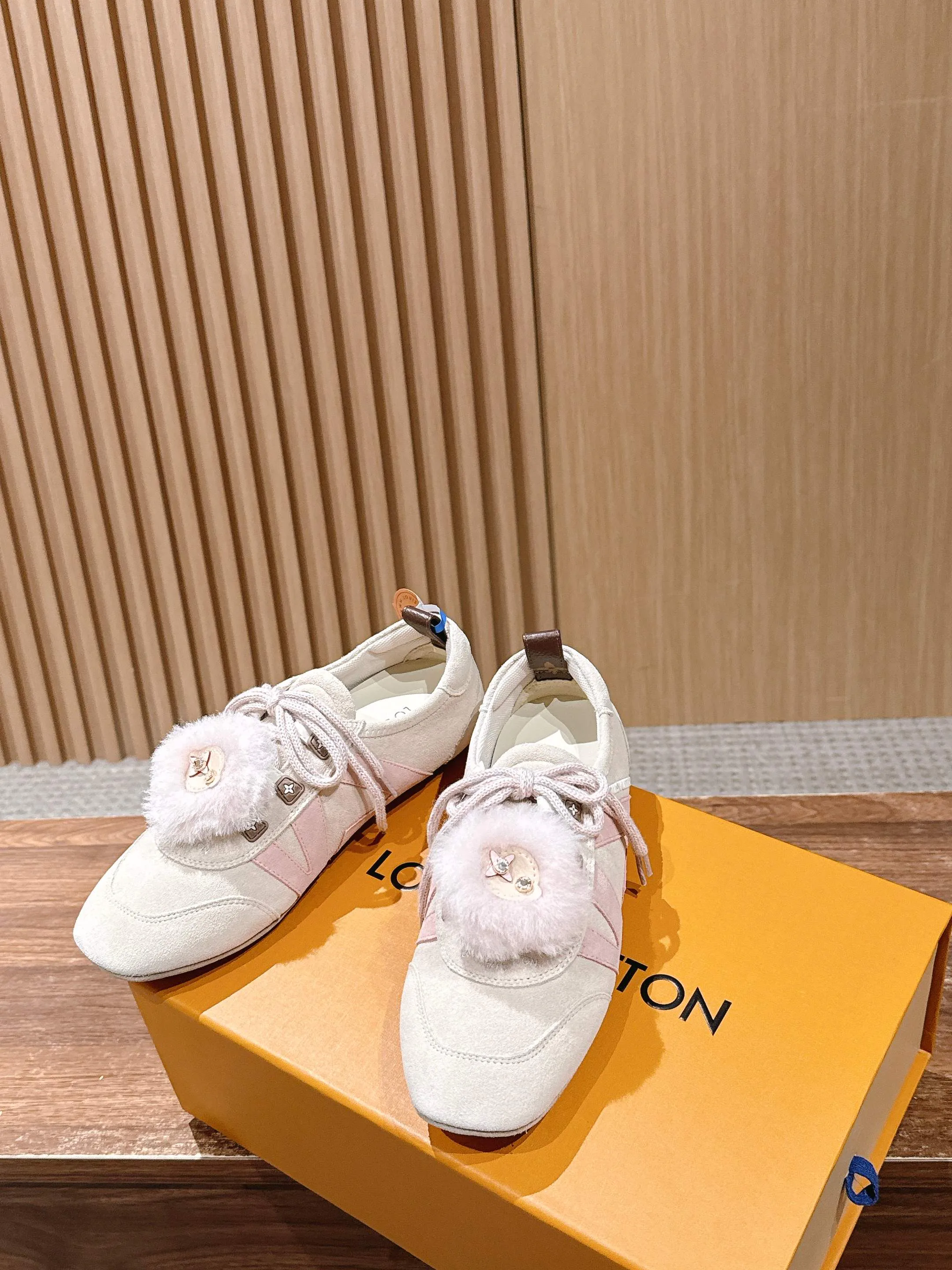 Кроссовки Женские Louis Vuitton 1483931