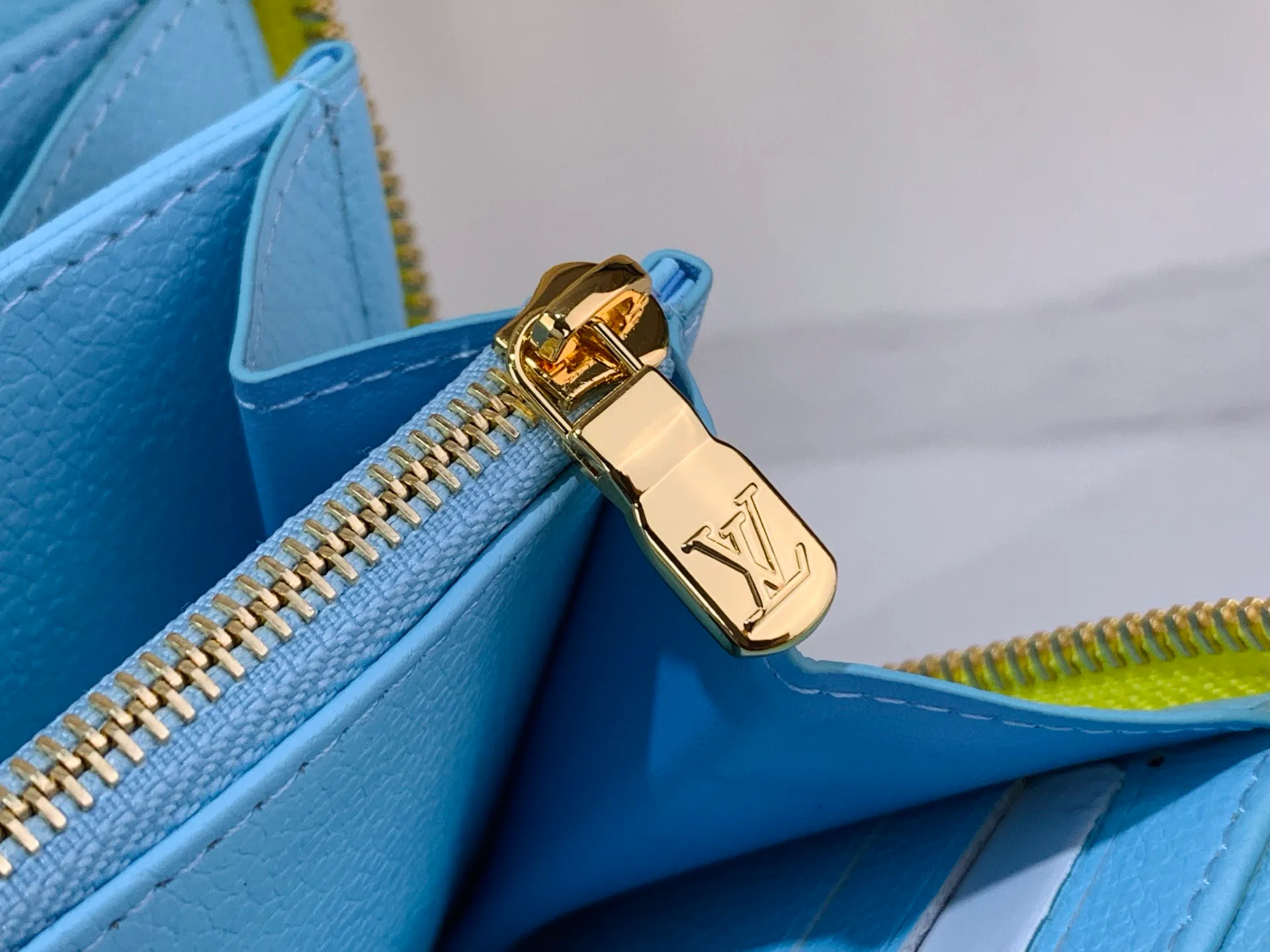 Клатчи Женские Louis Vuitton 13455881