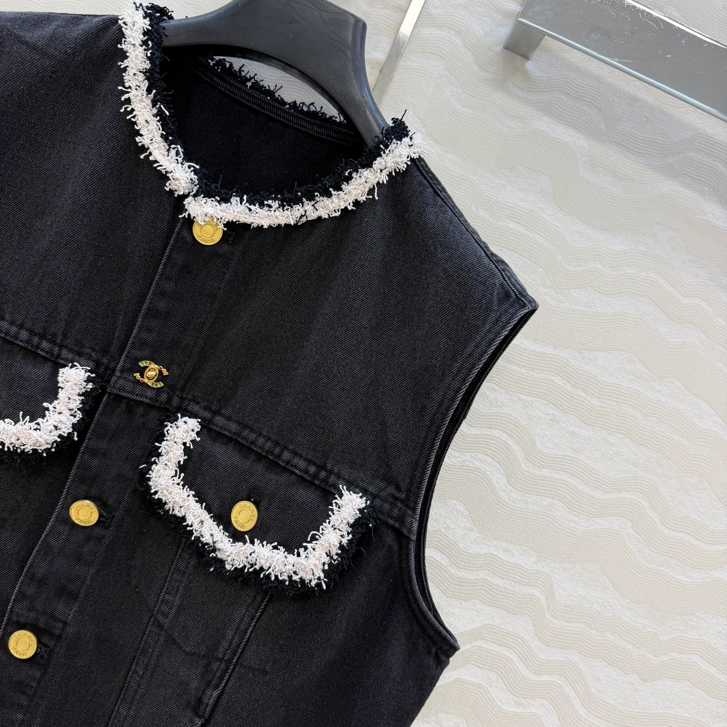 Жилеты Женские Chanel 18598837
