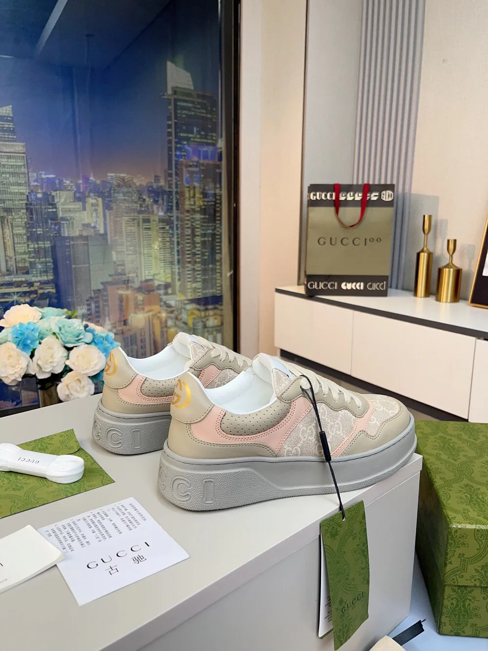 Кроссовки Женские Gucci 18369634