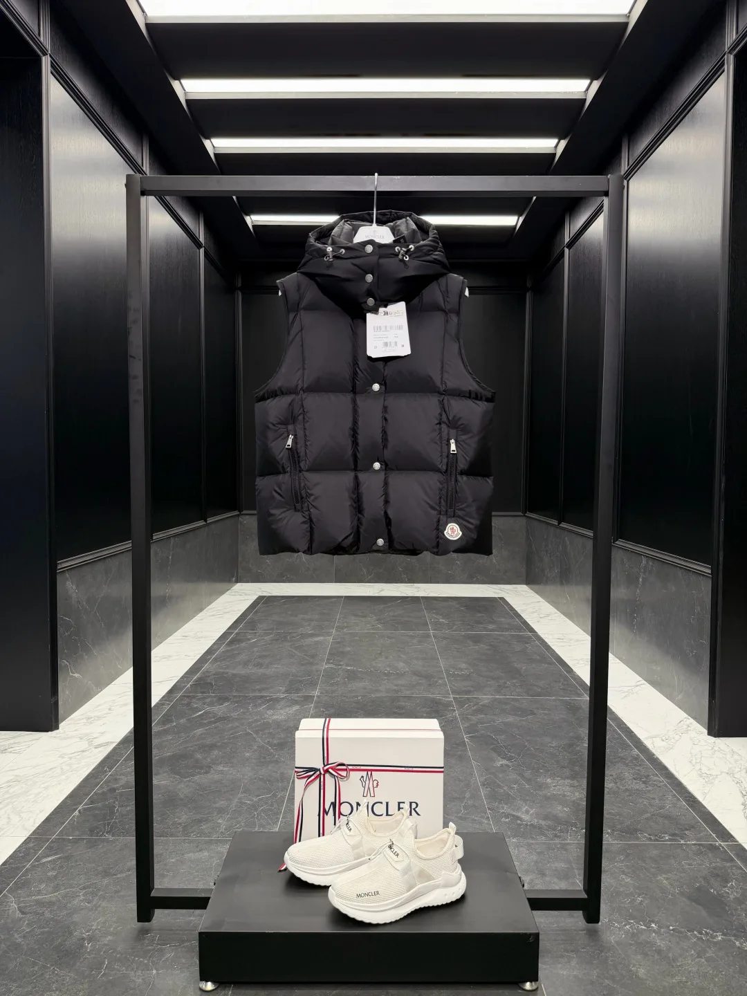 Жилеты Женские Moncler 18761333
