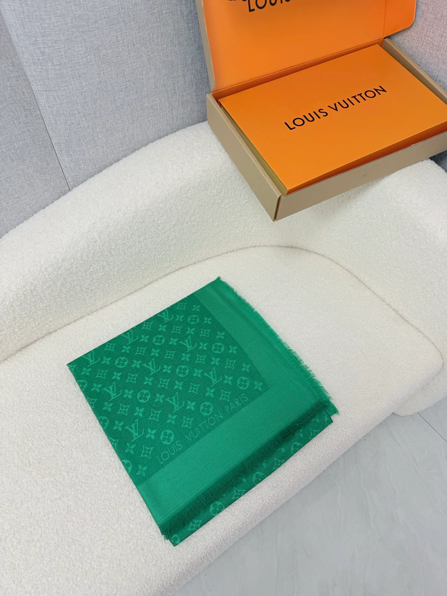 Шарфы Louis Vuitton 18141356