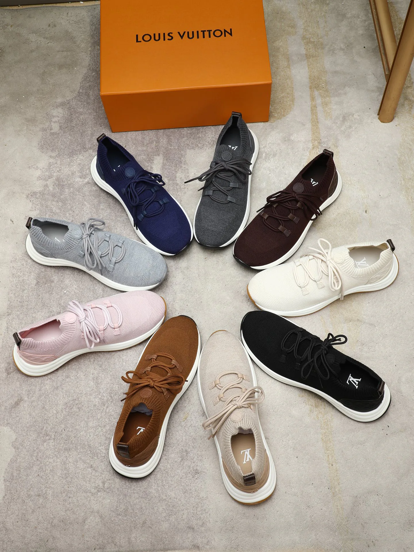 Кроссовки Женские Louis Vuitton 17947267
