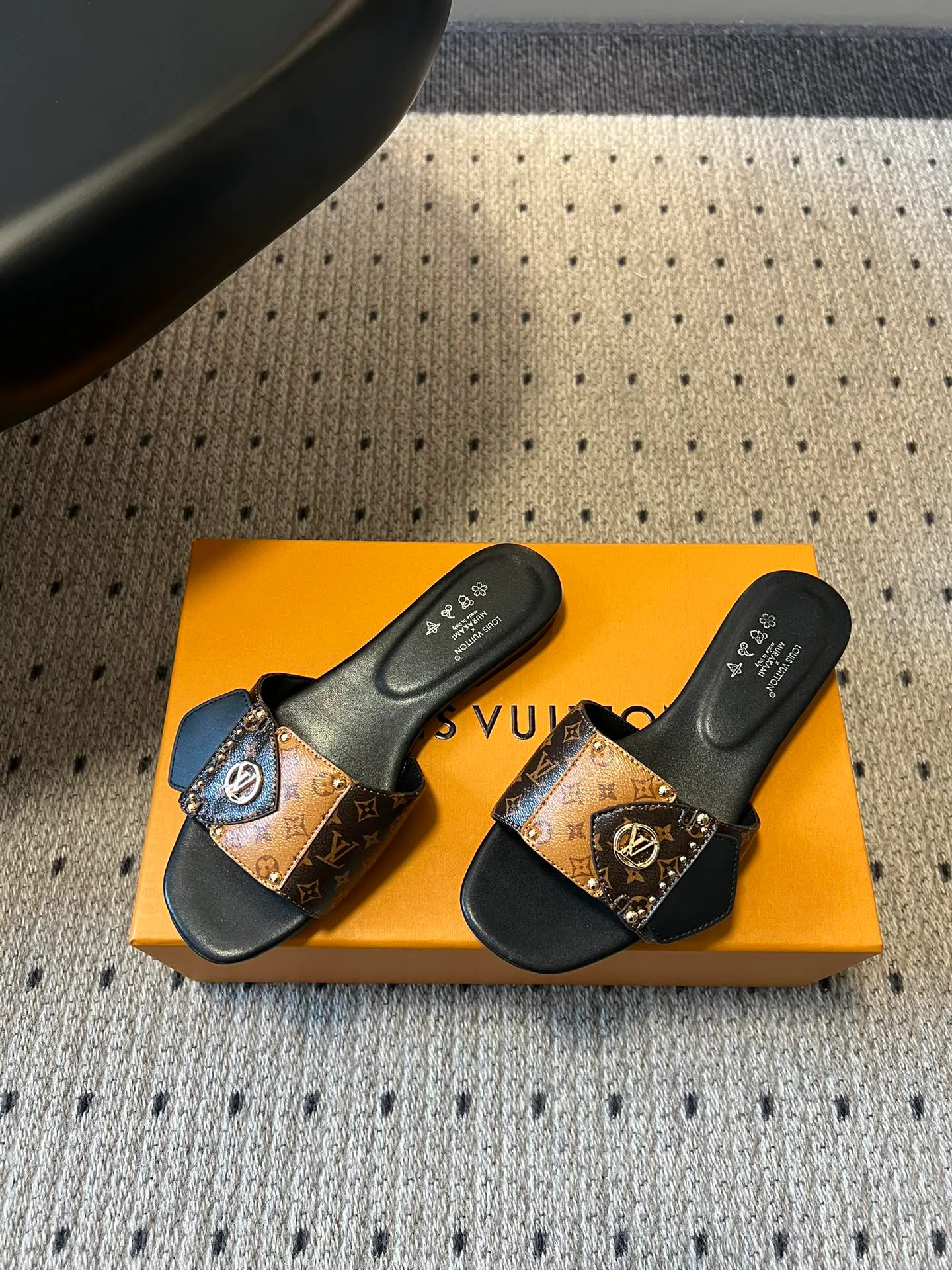 Шлепанцы Женские Louis Vuitton 11758548