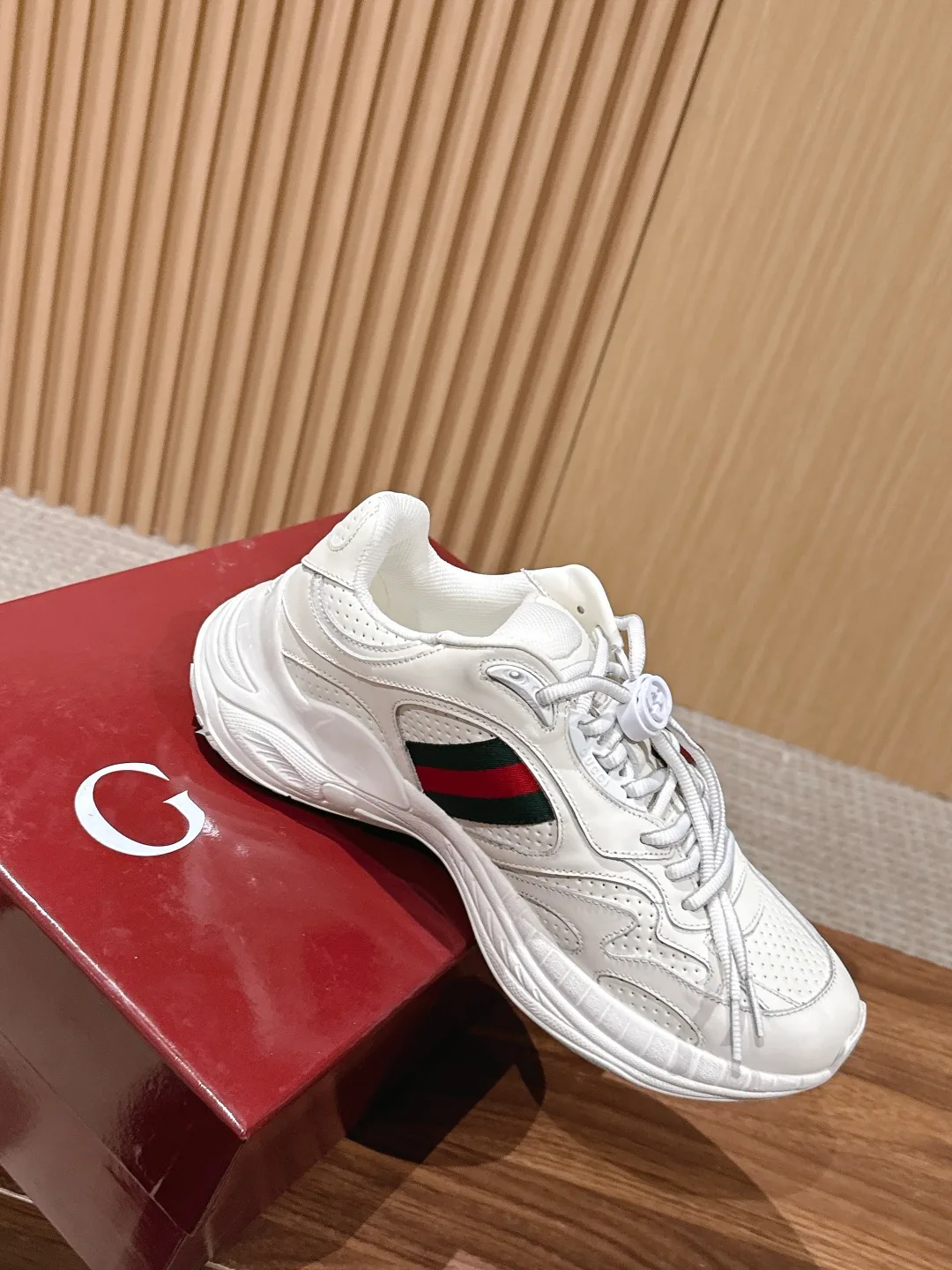 Кроссовки Женские Gucci 18889229