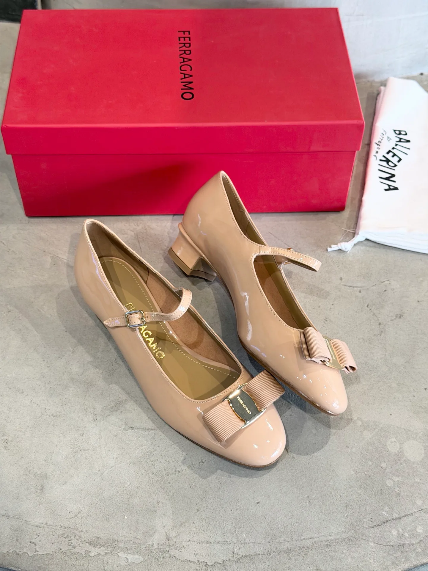 Туфли Женские Salvatore Ferragamo 11675394