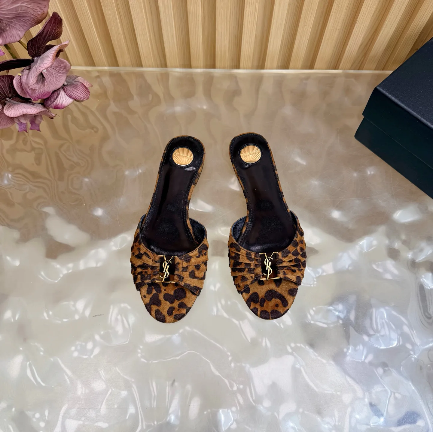Шлепанцы Женские Saint Laurent 11660318