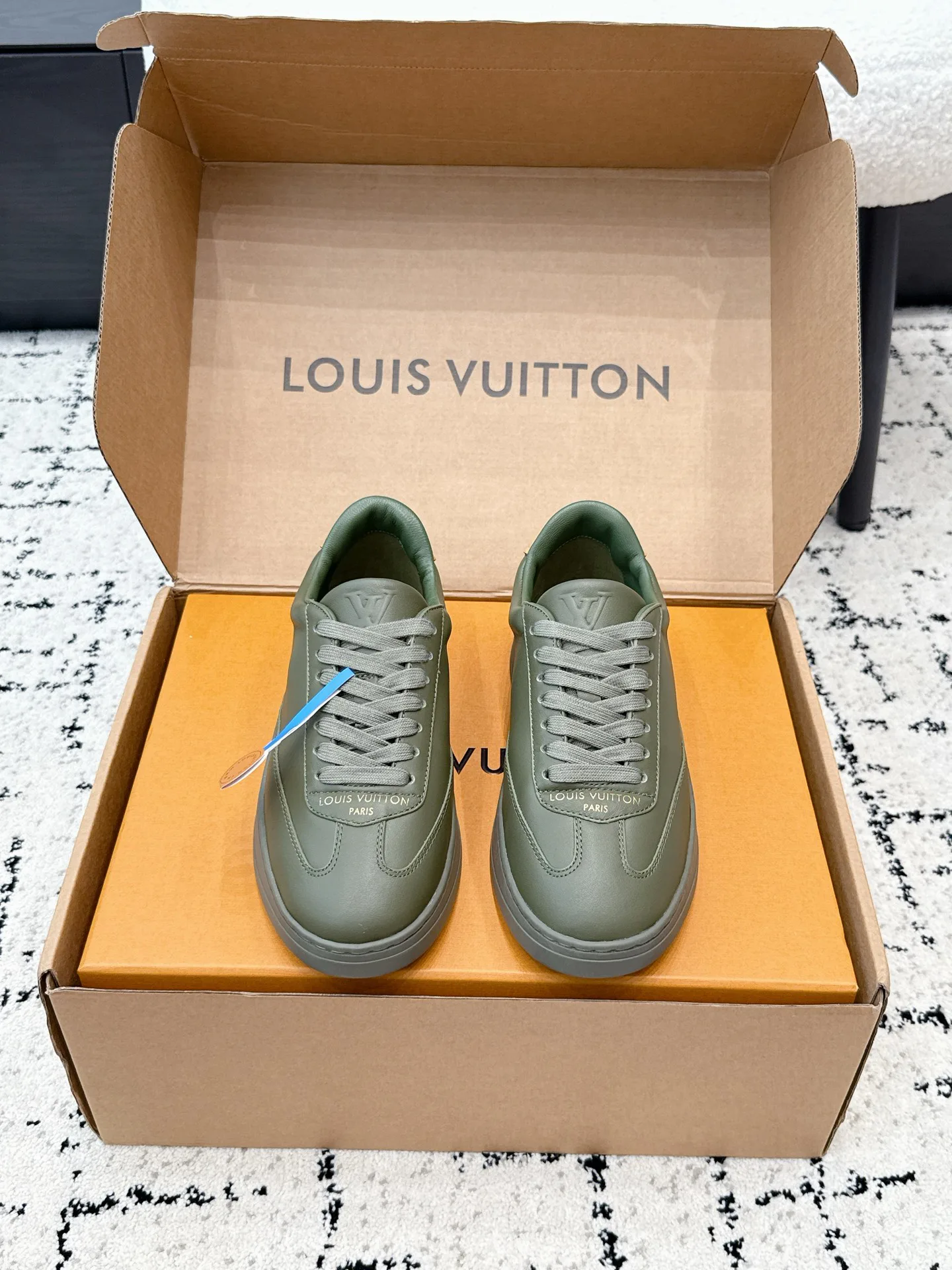 Кроссовки Женские Louis Vuitton 17615668