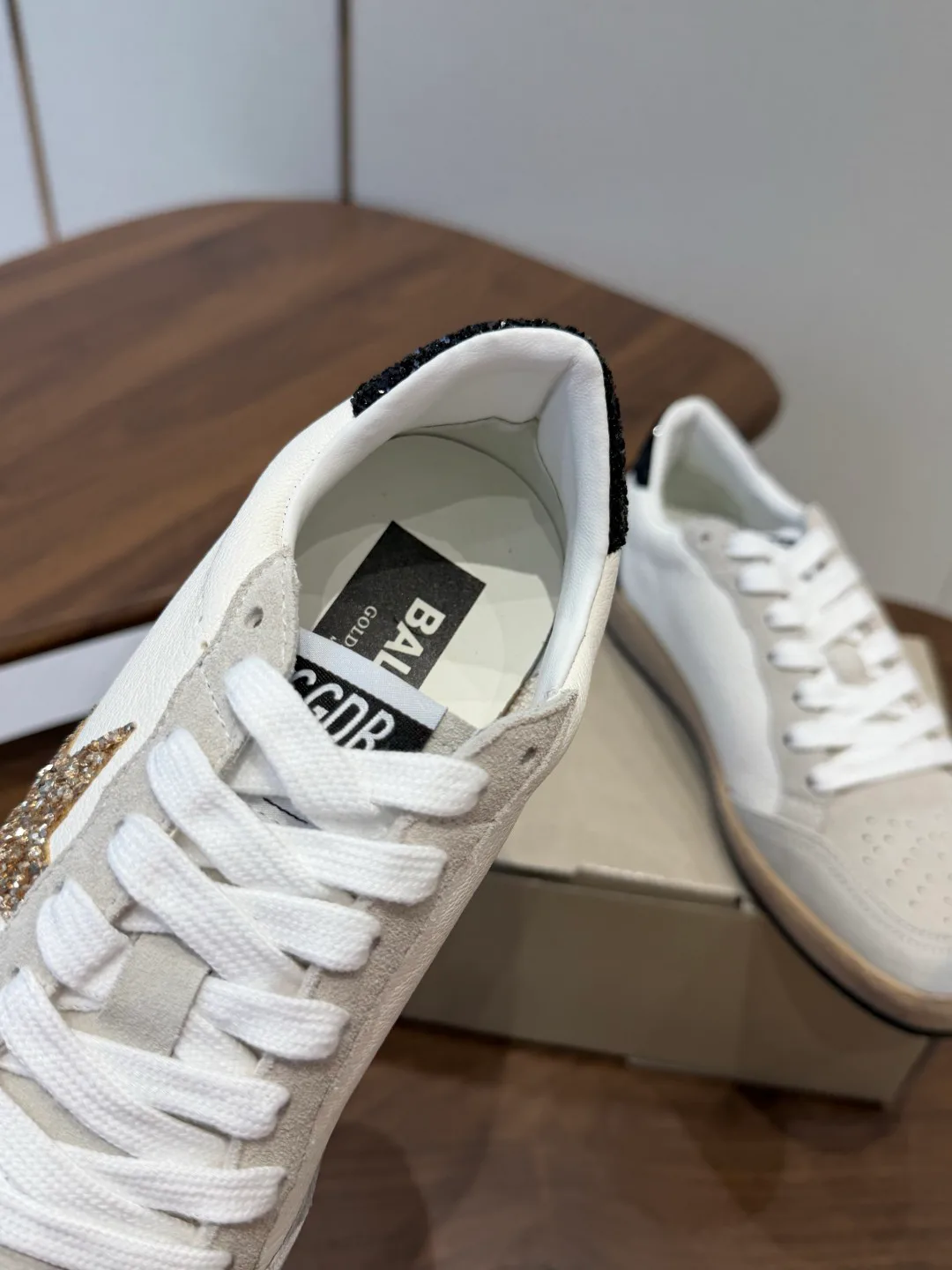 Кроссовки Женские Golden Goose 18357253