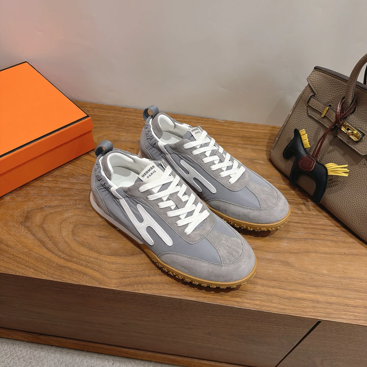 Кроссовки Женские Hermes 18729601