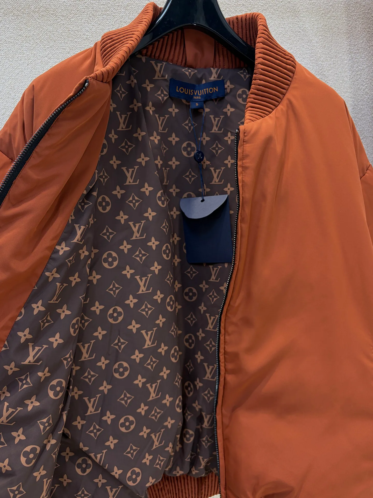 Куртки И Пуховики Женские Louis Vuitton 19074900