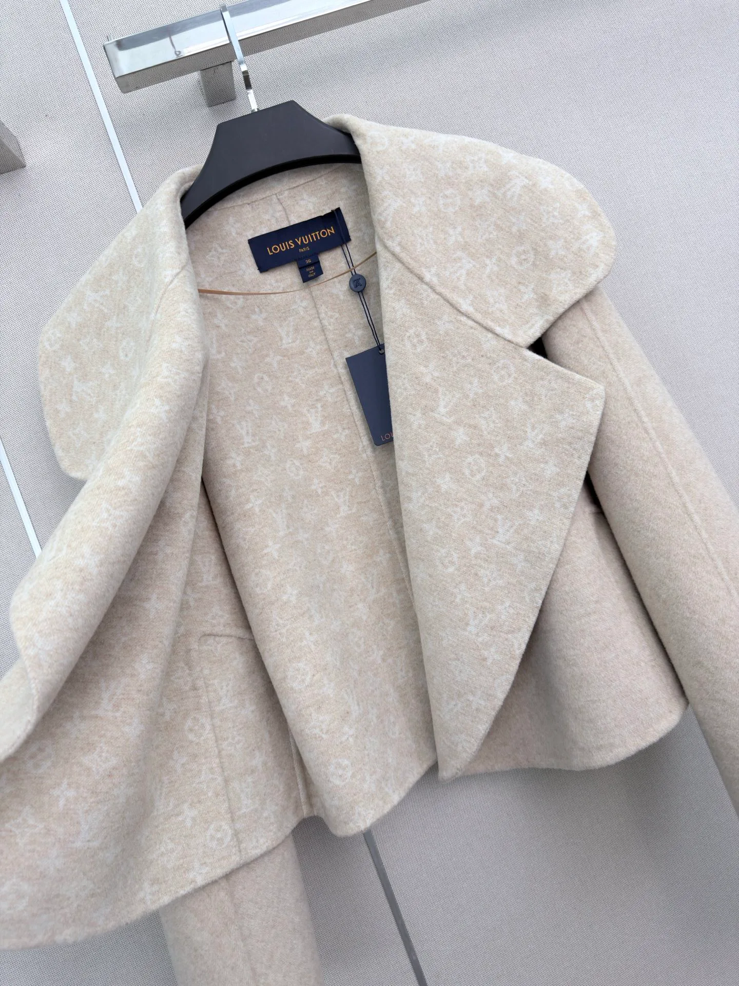 Пальто Женские Louis Vuitton 18506406