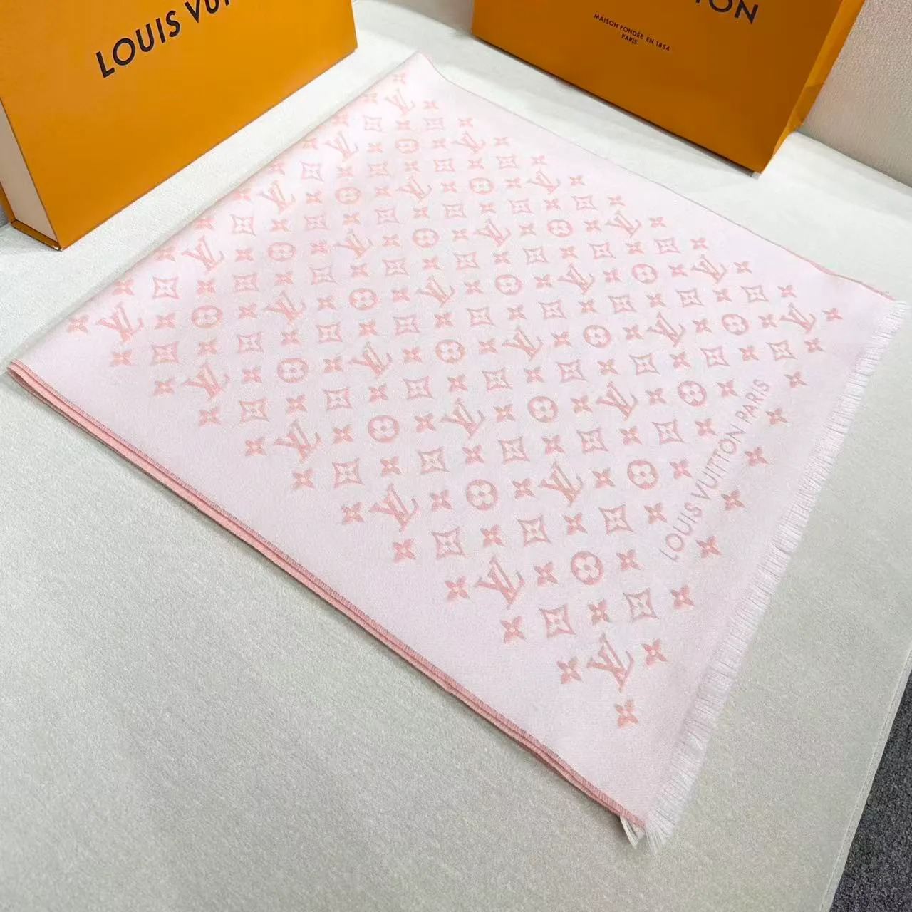 Шарфы Louis Vuitton 18675441