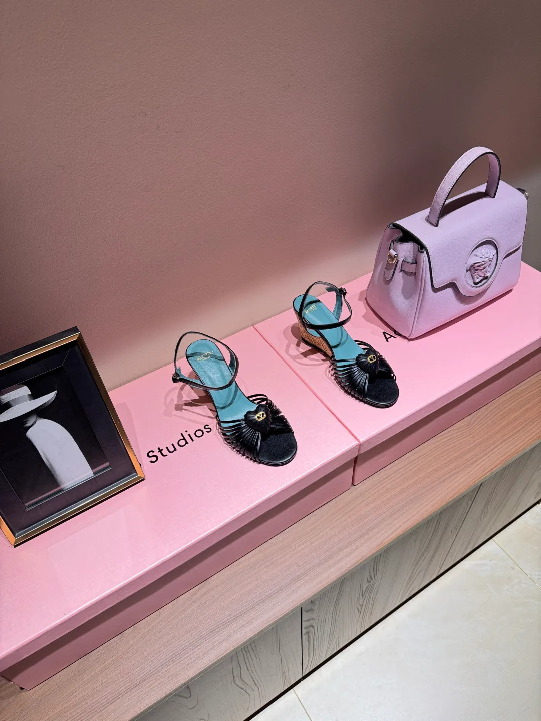Босоножки Женские Valentino 17968669